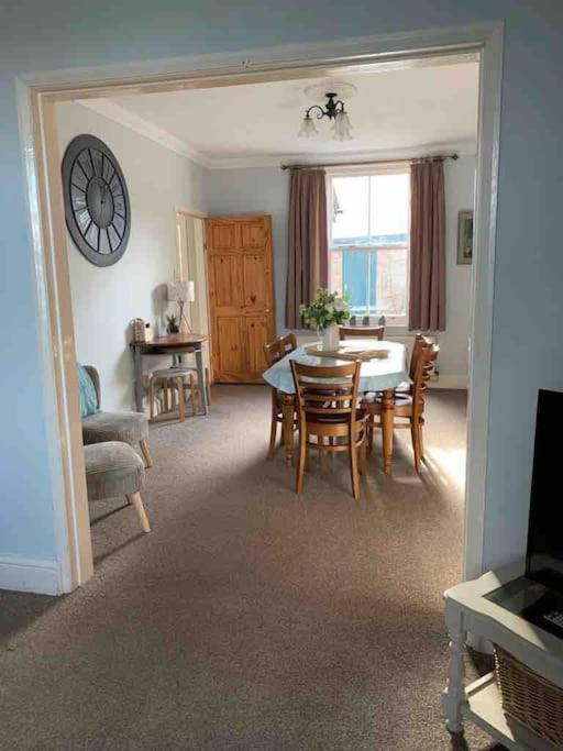 House on the Green Spacious-Super location view 5