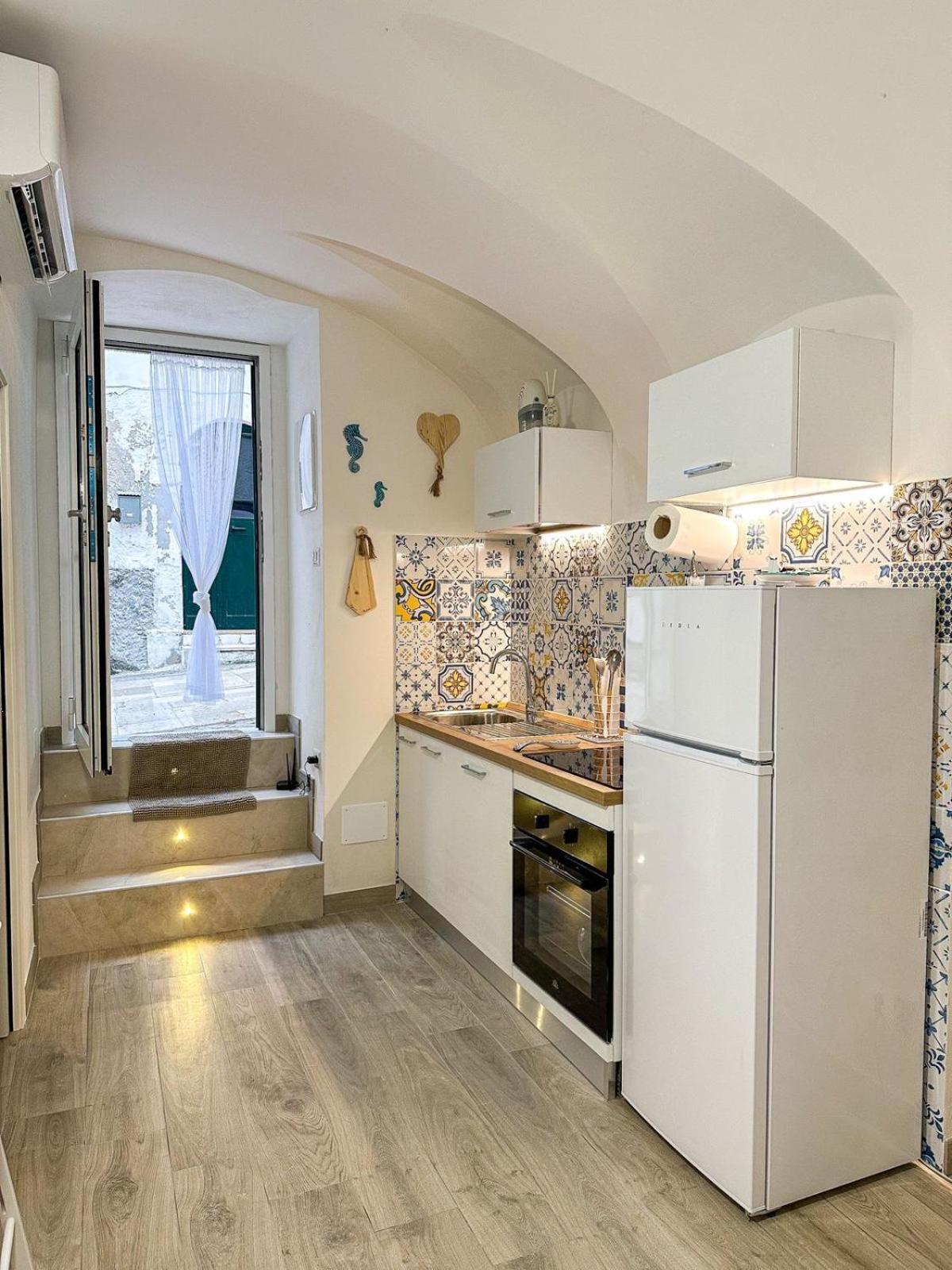 La Marquise en Vieste — kitchen