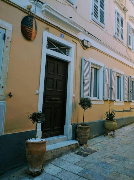 Dion and Eva's OldTown Apartment