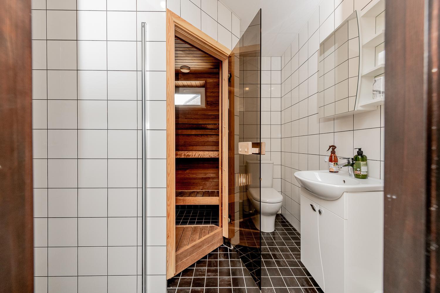 Vingi Familyhouse with free parking and sauna