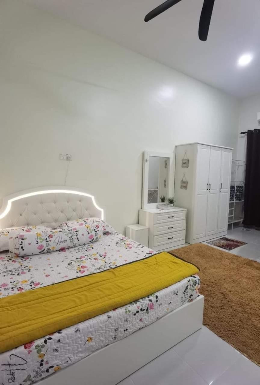 SEMI-D Marfis Homestay photo 5