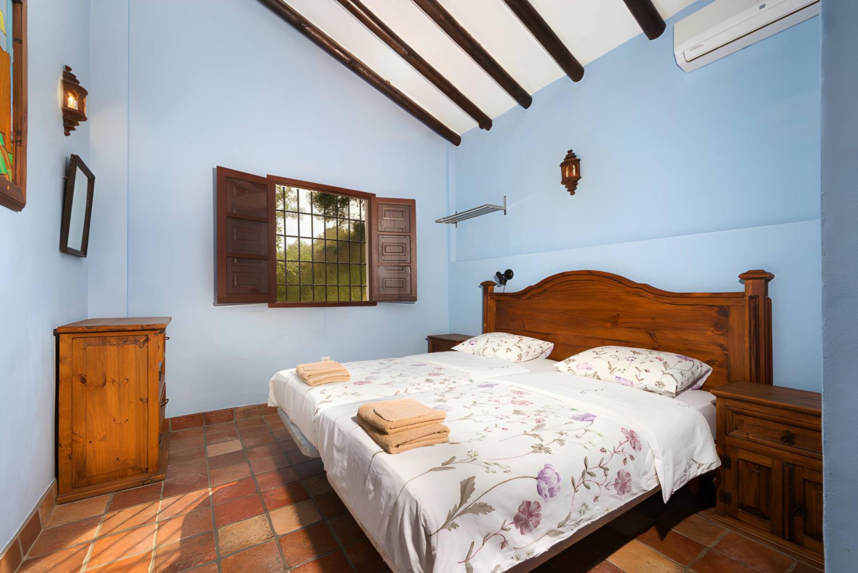 Rural cottage VINCENT van Gogh, with spectacular pool & OPTIONAL private 6 guests jacuzzi view 3