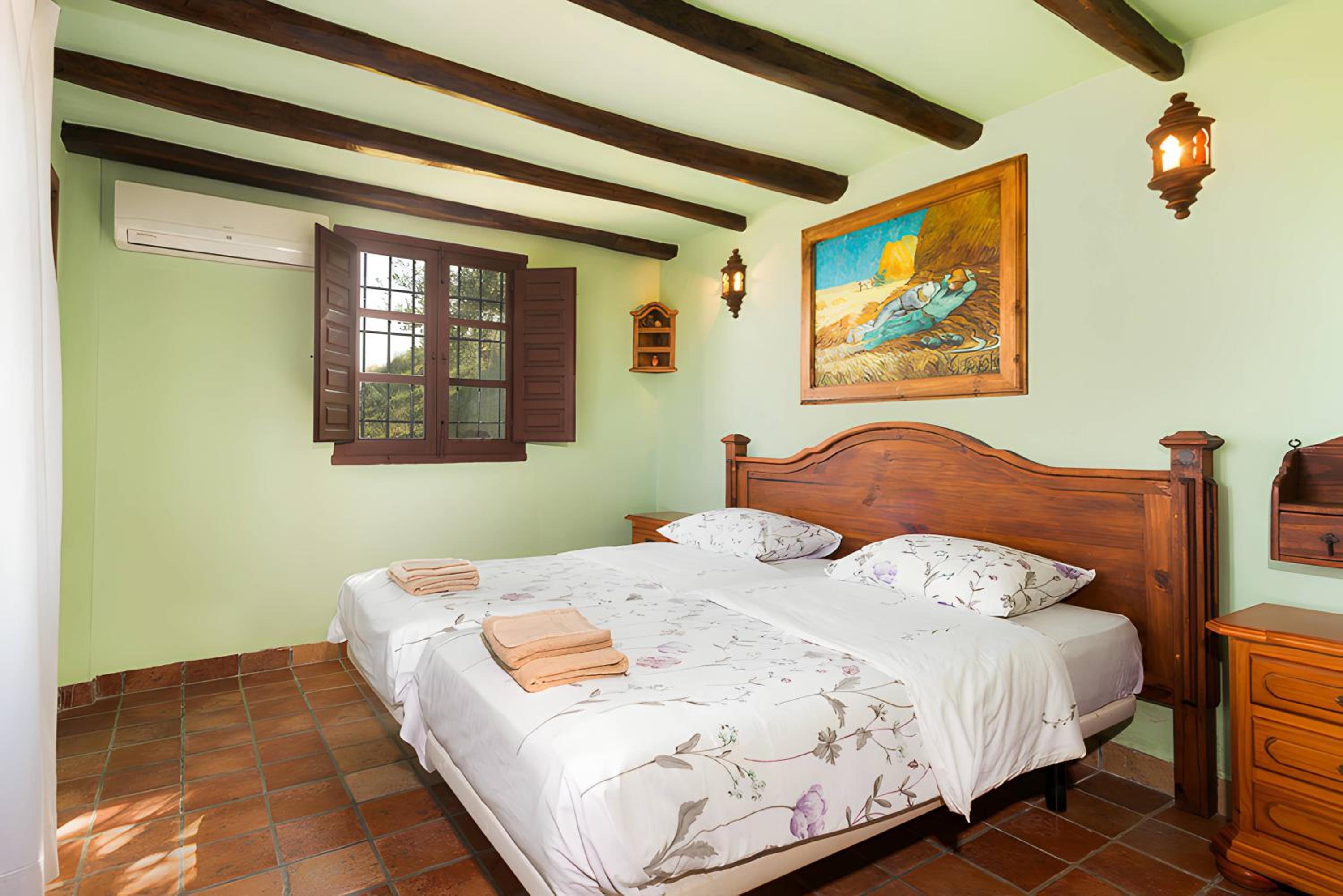 Rural cottage VINCENT van Gogh, with spectacular pool & OPTIONAL private 6 guests jacuzzi view 4