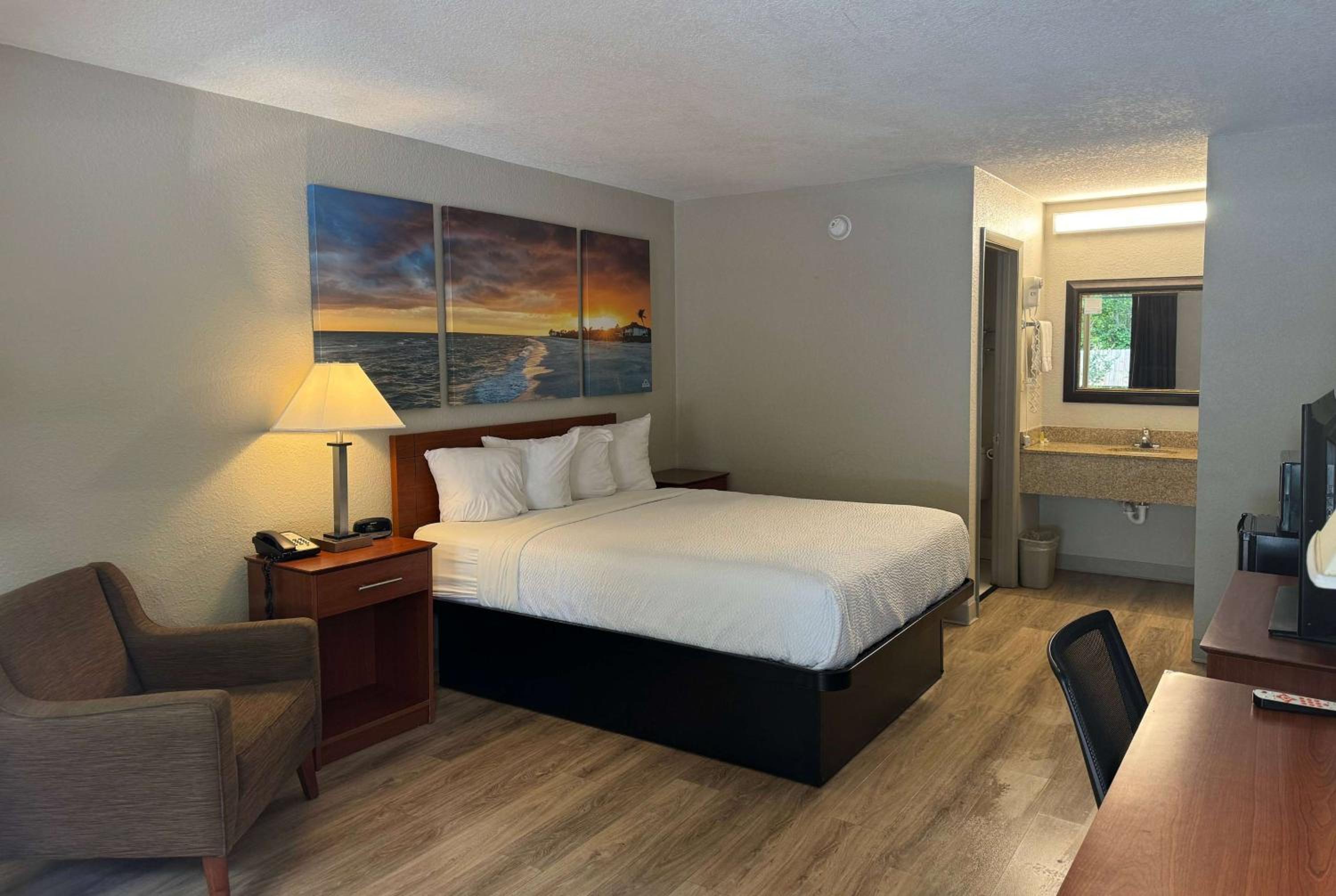 Lake City Vacations - Days Inn by Wyndham Lake City I-10 - Property Image 8