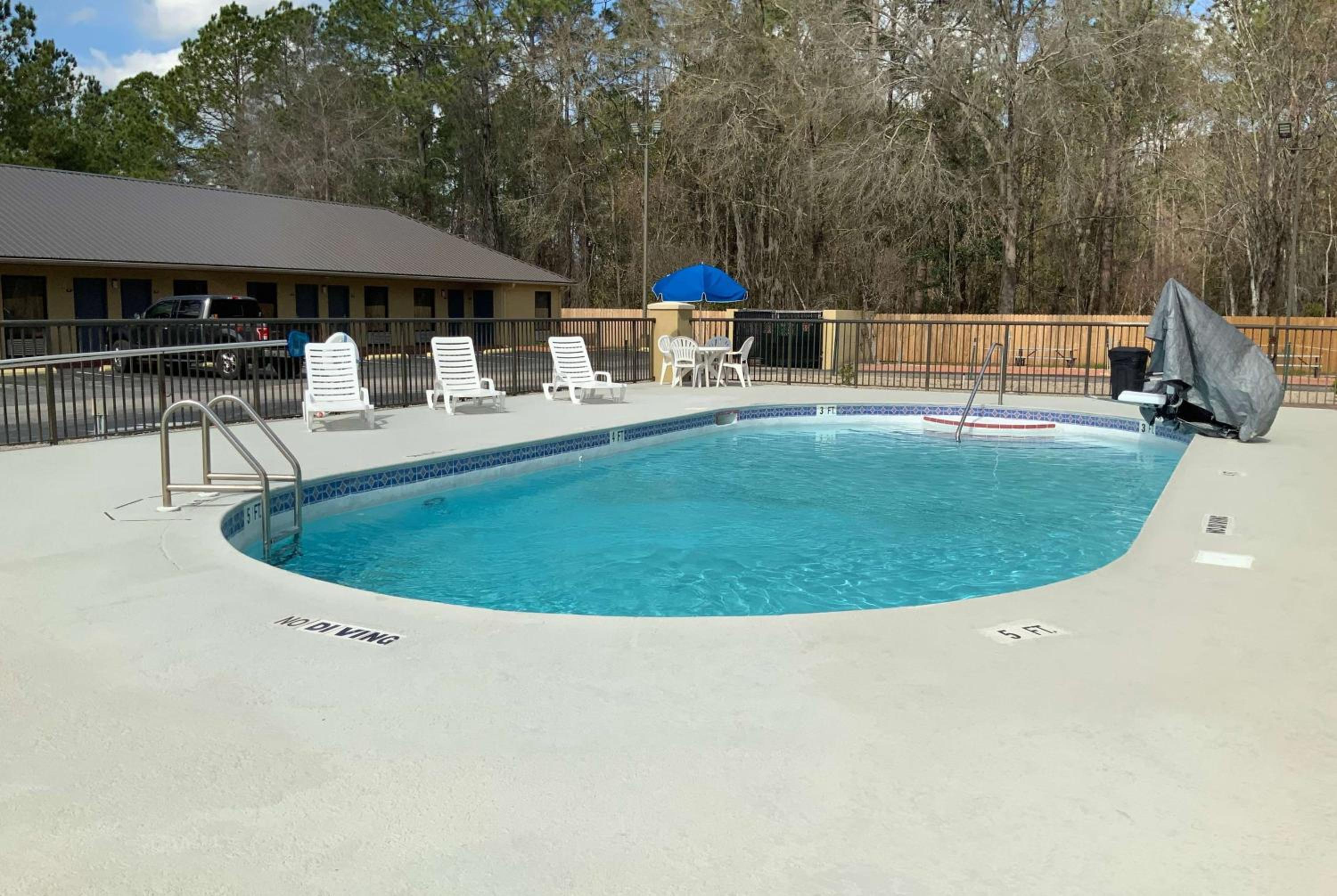 Lake City Vacations - Days Inn by Wyndham Lake City I-10 - Property Image 6