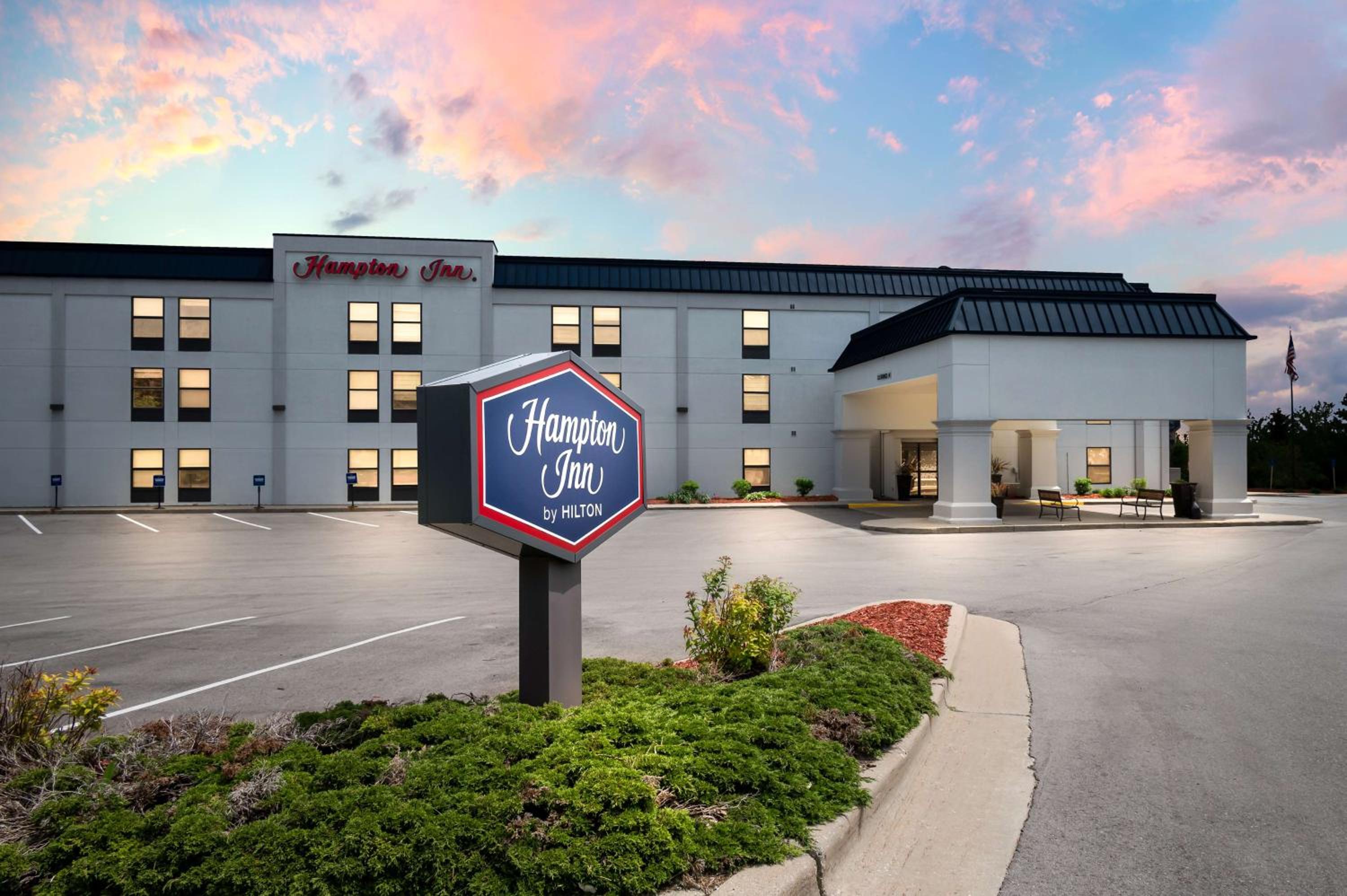 Hotel Hampton Inn Grand Rapids/North - Image 1