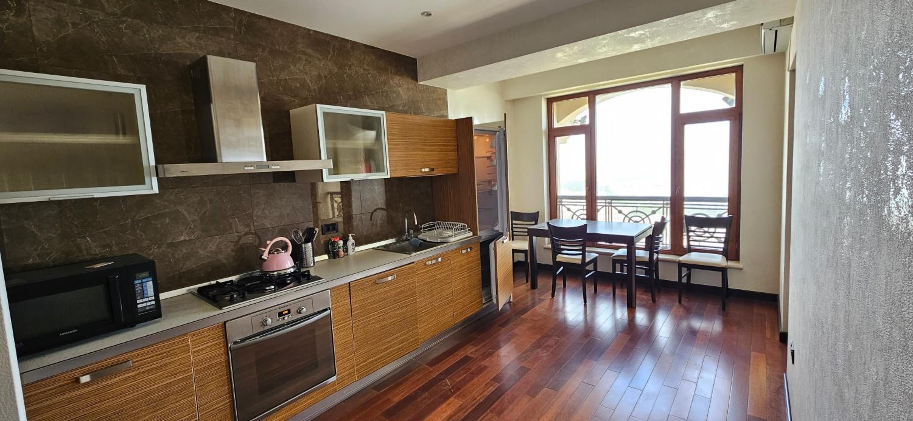Apartment near Green Theater