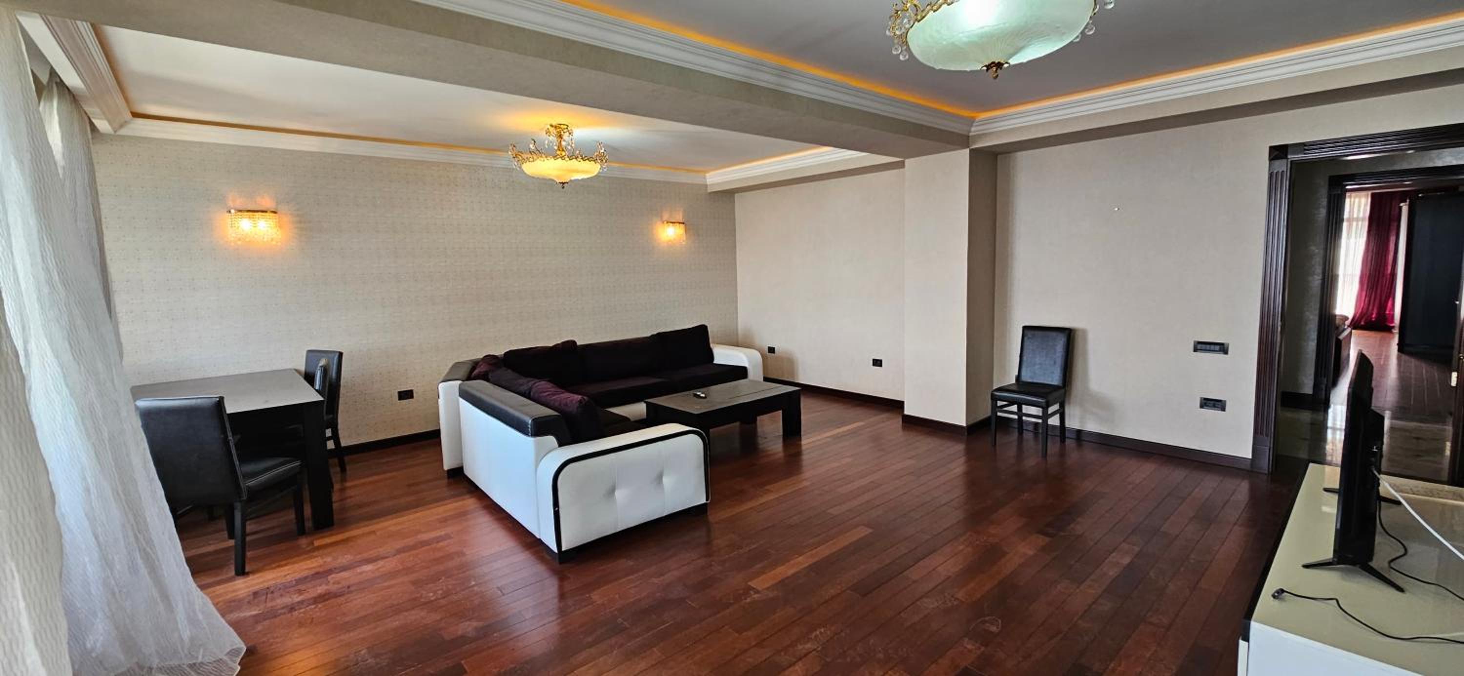 Apartment near Green Theater