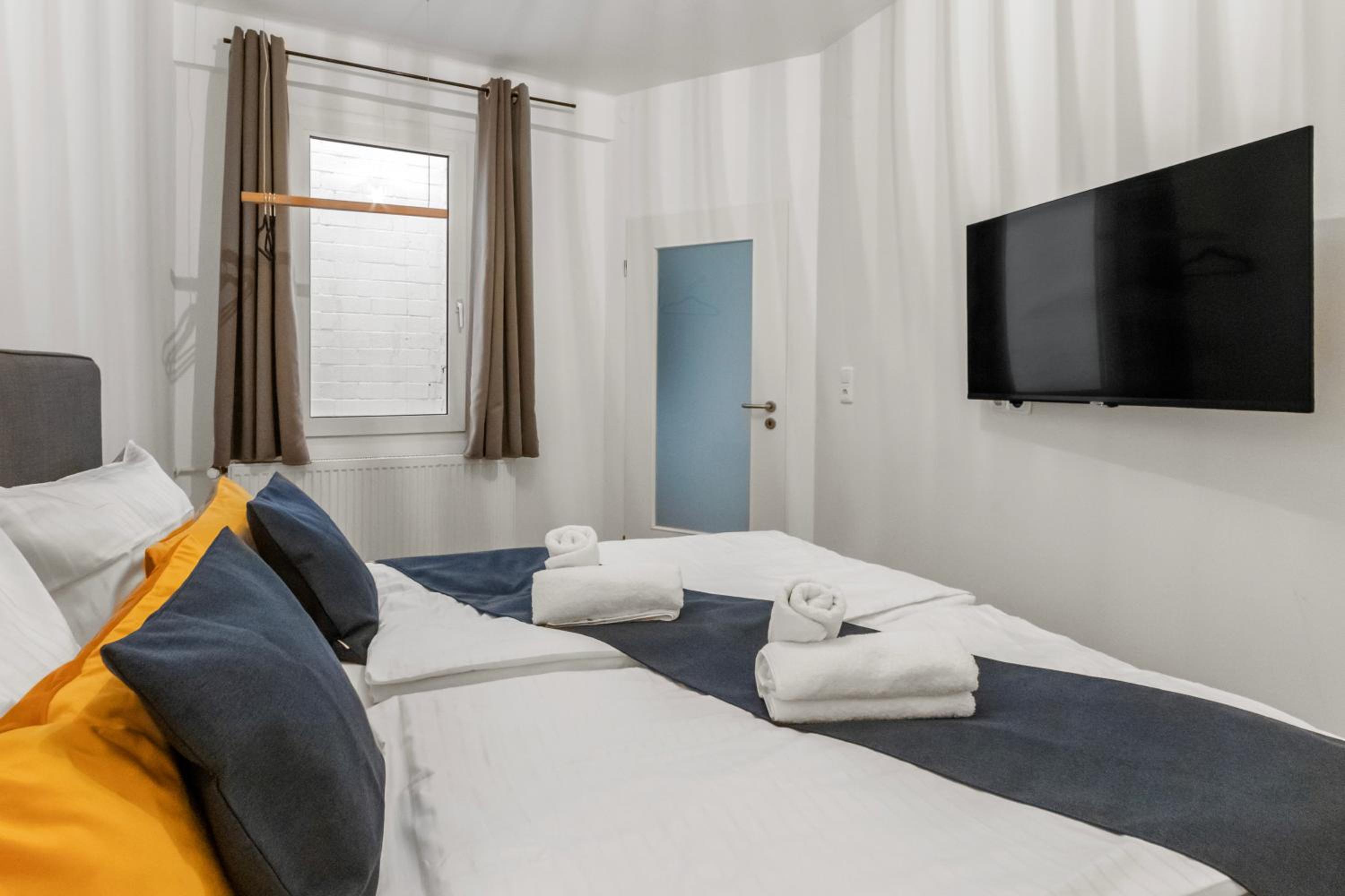 Altstadt - Exklusive 3-Zi-Wohnung für 6 Personen mit 90 qm, großer Dachterrasse, Parkplatz, WLAN