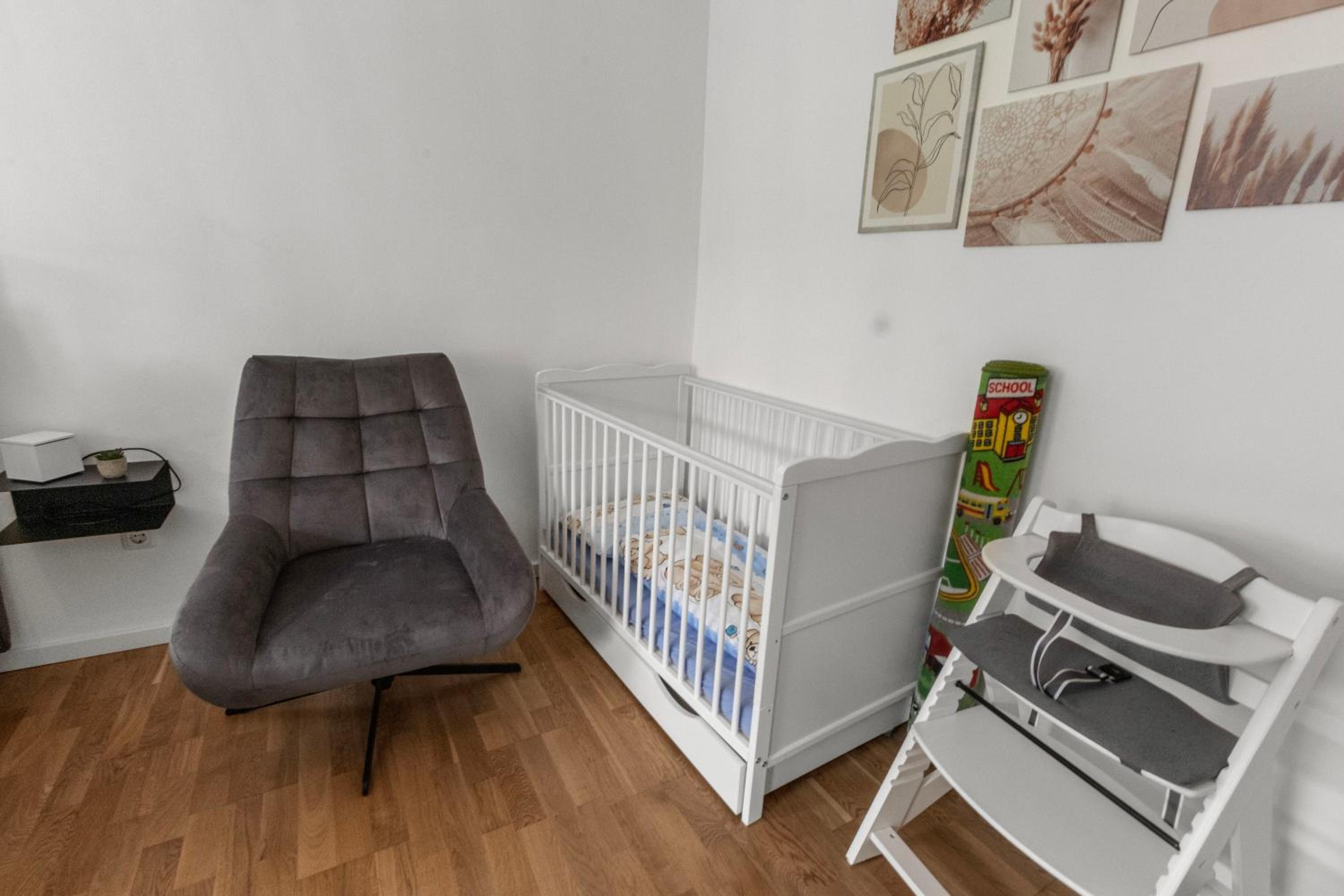 Altstadt - Exklusive 3-Zi-Wohnung für 6 Personen mit 90 qm, großer Dachterrasse, Parkplatz, WLAN