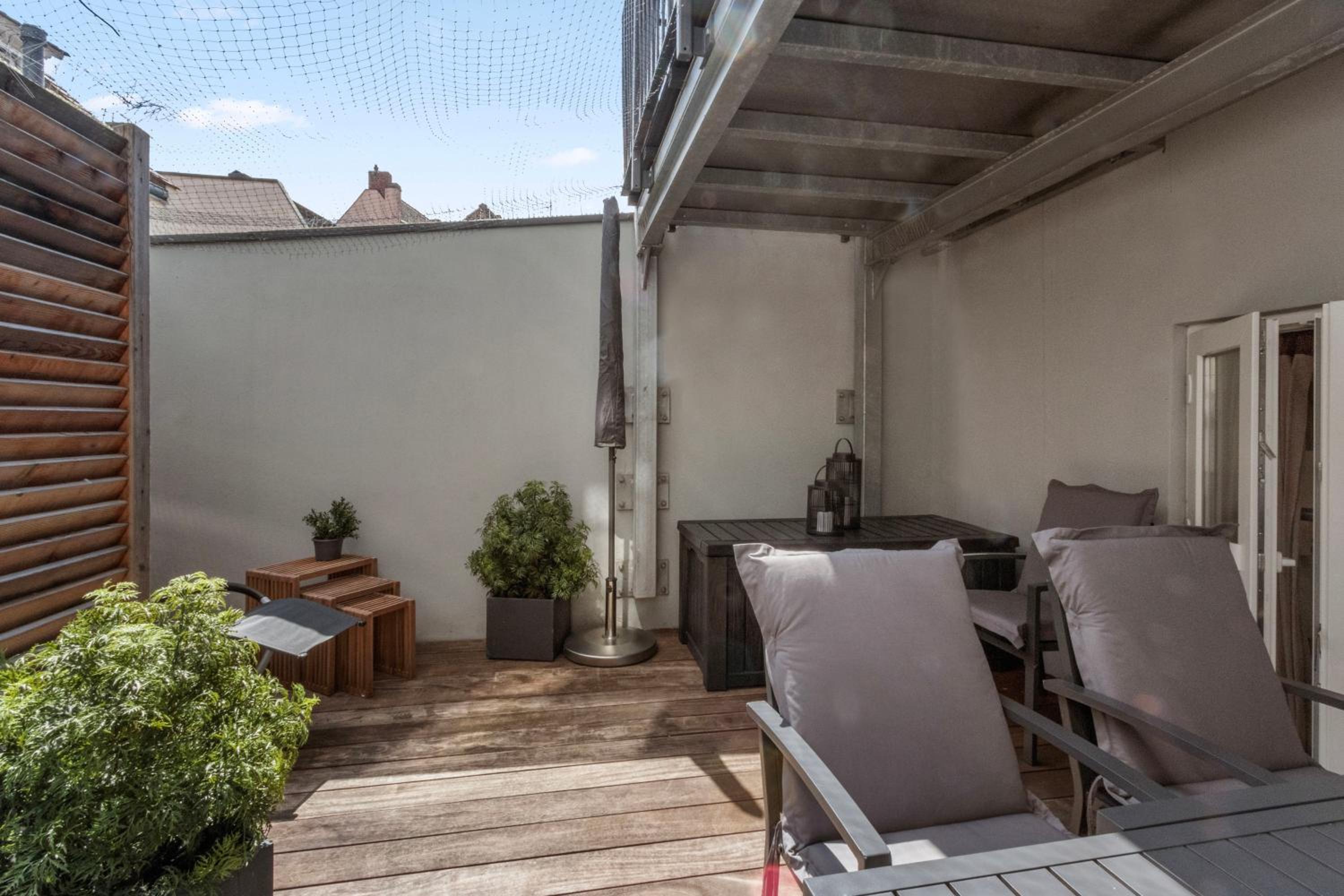 Altstadt - Exklusive 3-Zi-Wohnung für 6 Personen mit 90 qm, großer Dachterrasse, Parkplatz, WLAN