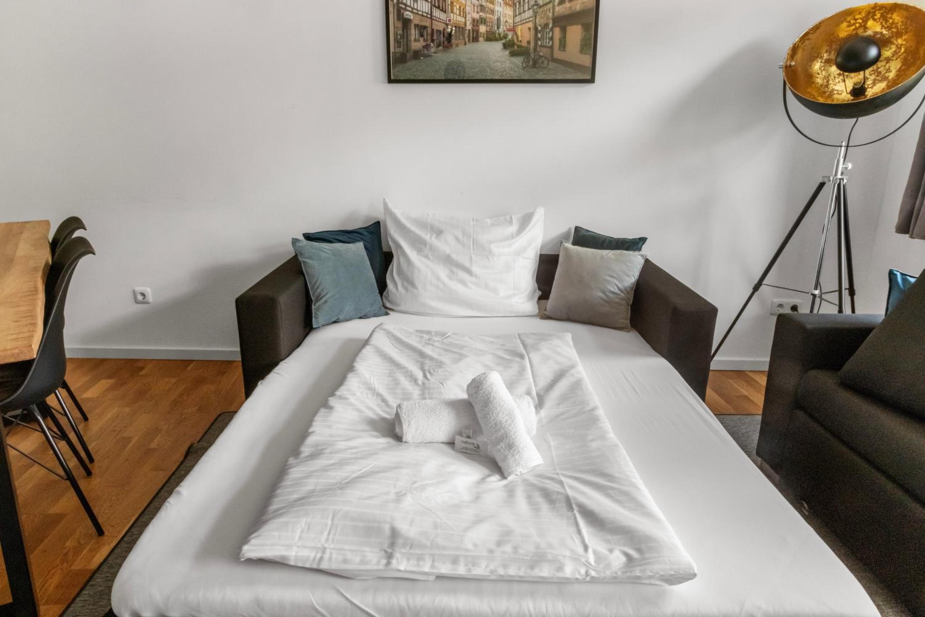 Altstadt - Exklusive 3-Zi-Wohnung für 6 Personen mit 90 qm, großer Dachterrasse, Parkplatz, WLAN