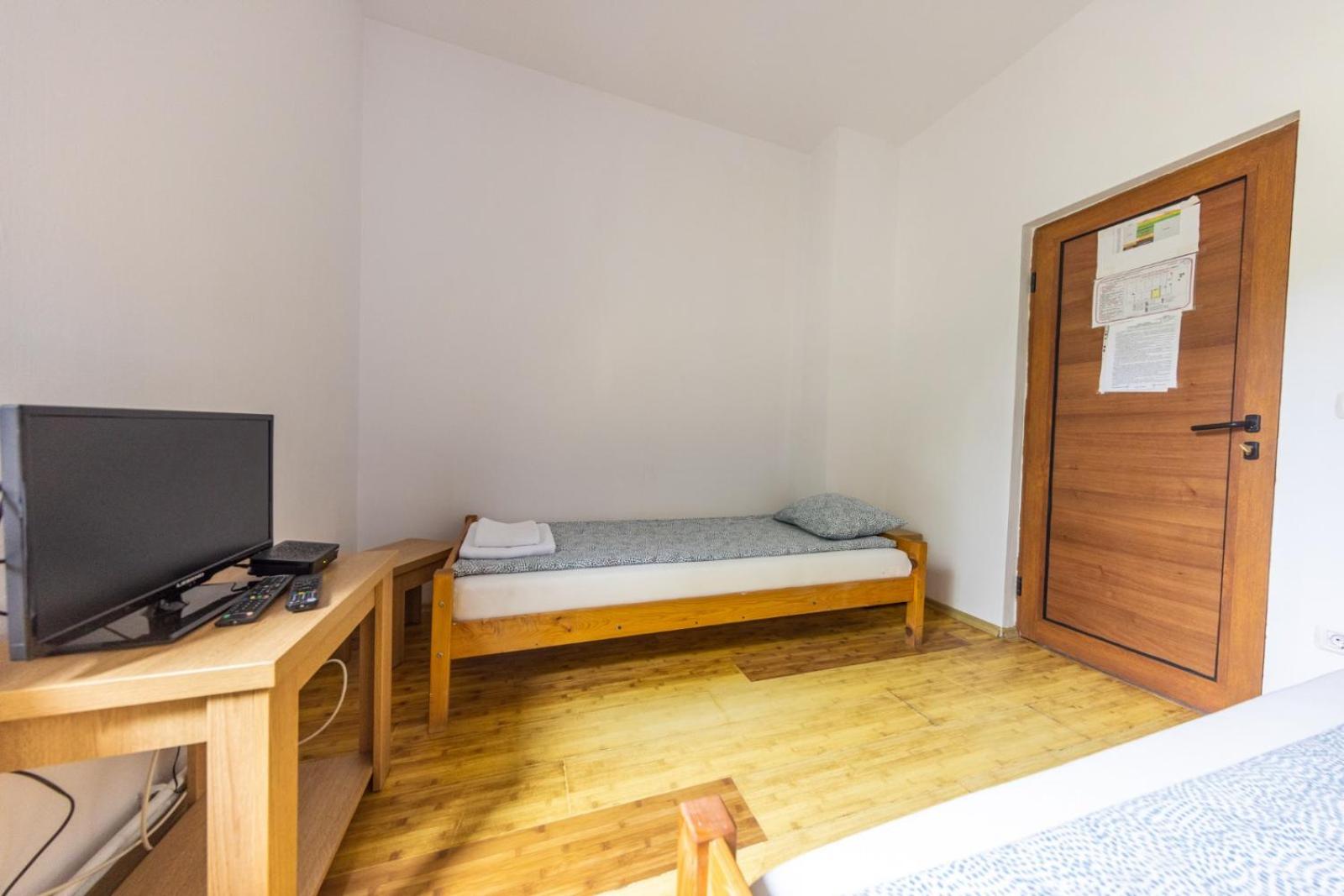 Route 68 Hostel Gurasada Park