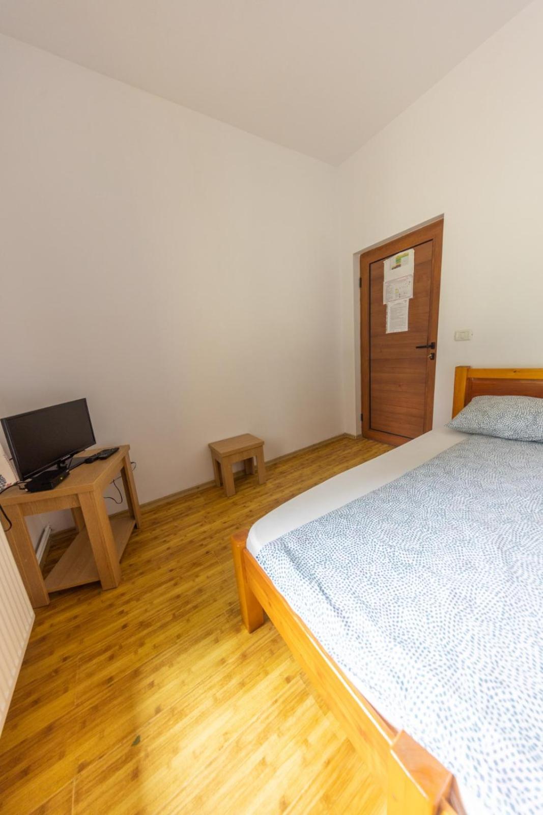 Route 68 Hostel Gurasada Park