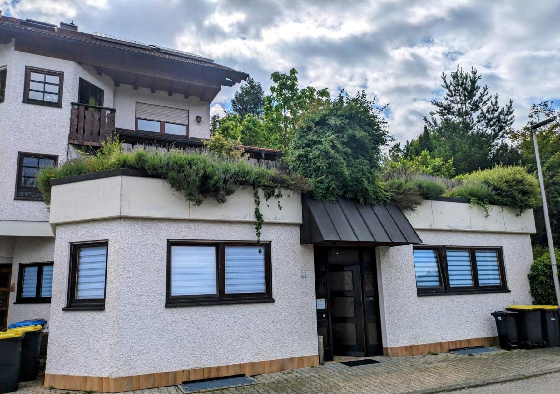 4 Zimmer geräumige und ruhig gelegene Ferien- und Monteurwohnung nur für Sie allein AUjvari Vermietungen view 2