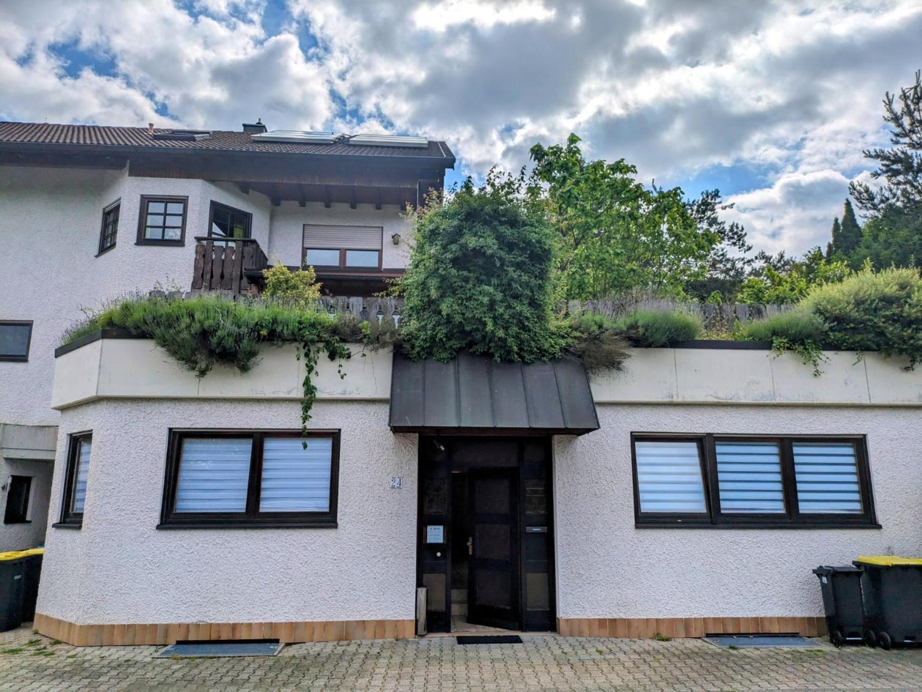 4 Zimmer geräumige und ruhig gelegene Ferien- und Monteurwohnung nur für Sie allein AUjvari Vermietungen view 3