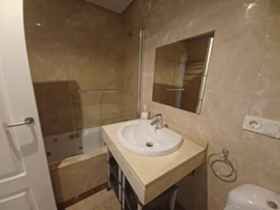 Spacious 6-bed Apartment in Marina de la Alcaidesa view 4