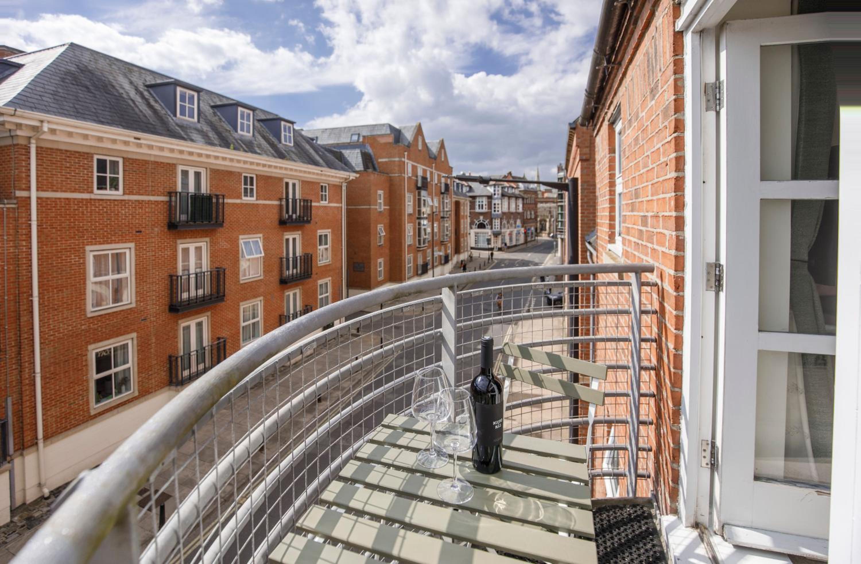 Riverside Retreat - City Centre York view 2