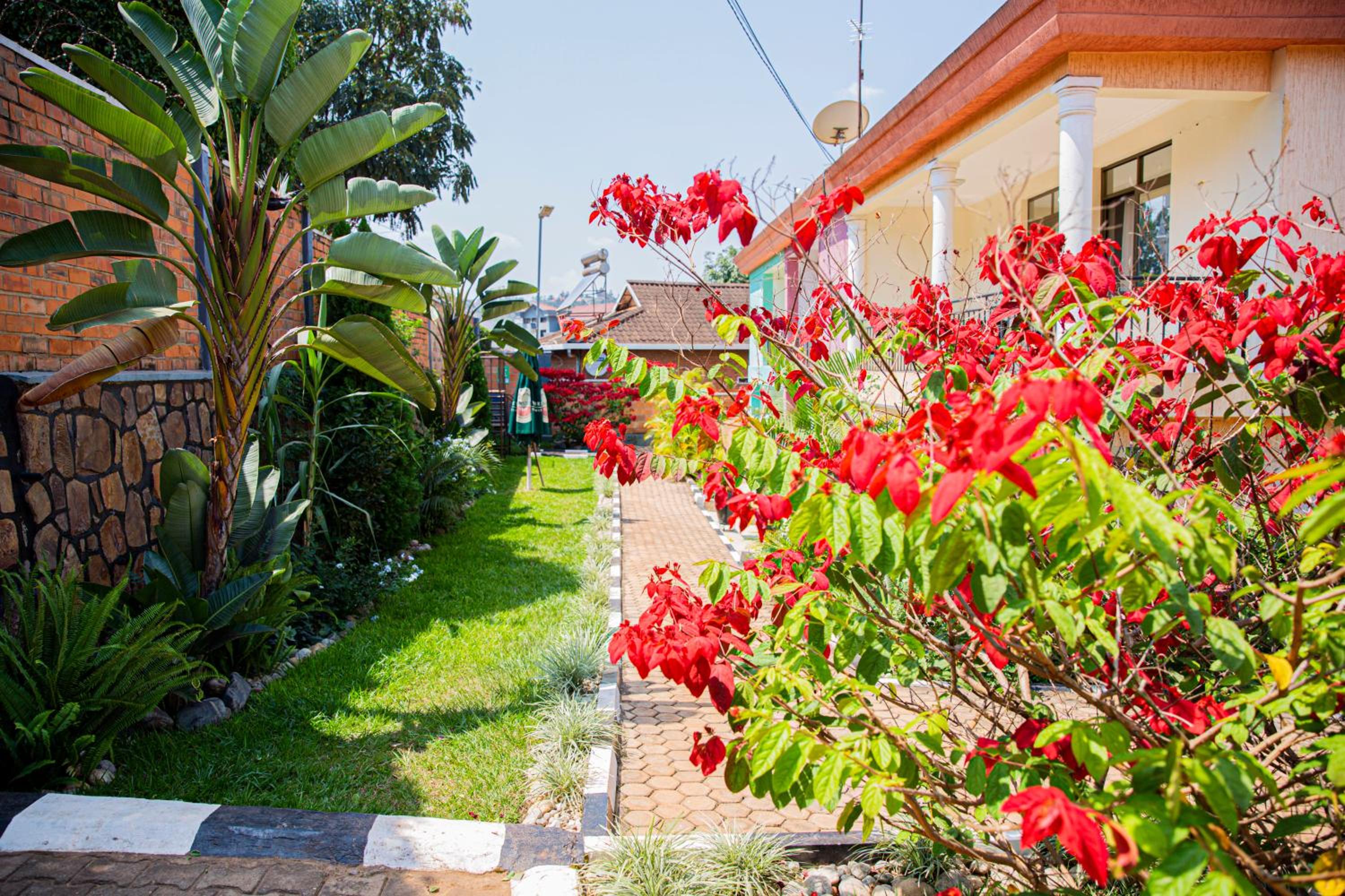 Romalo Hotel & Apartments