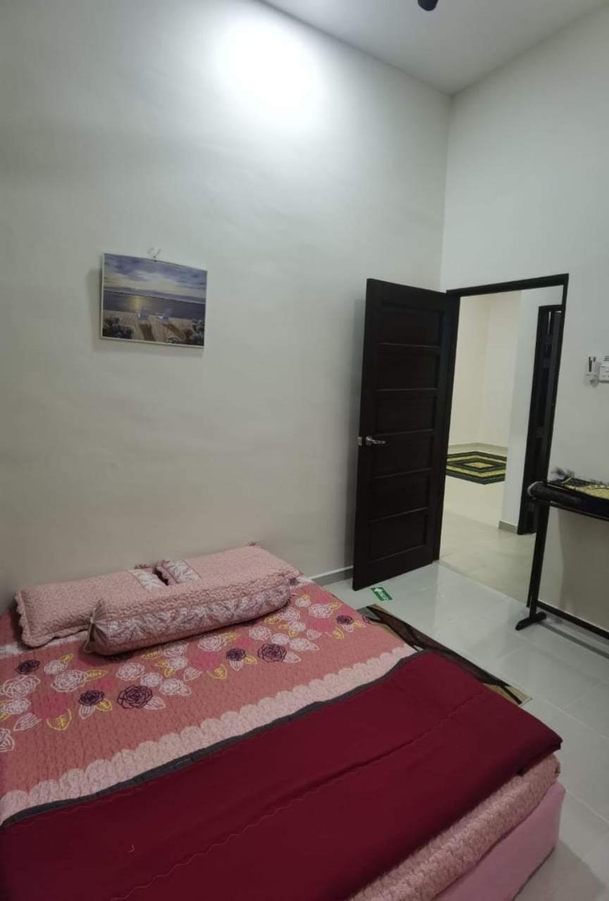 SEMI-D Marfis Homestay photo 6