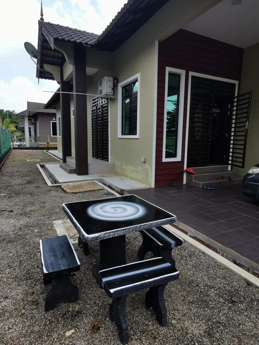SEMI-D Marfis Homestay photo 4