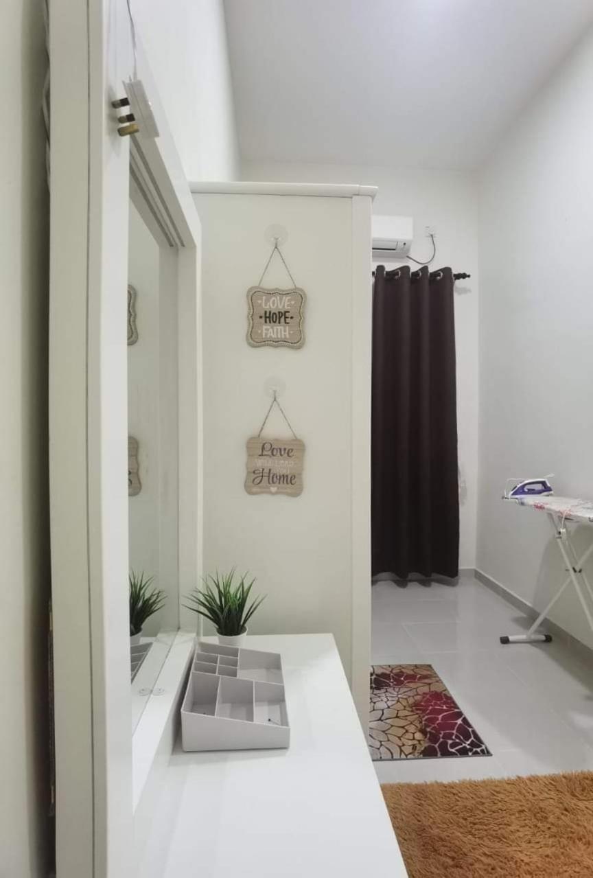 SEMI-D Marfis Homestay photo 8