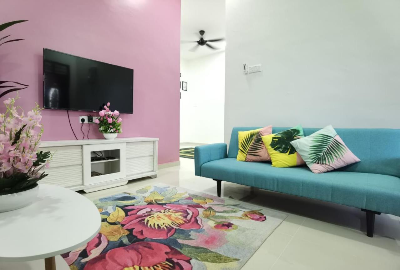 SEMI-D Marfis Homestay photo 1