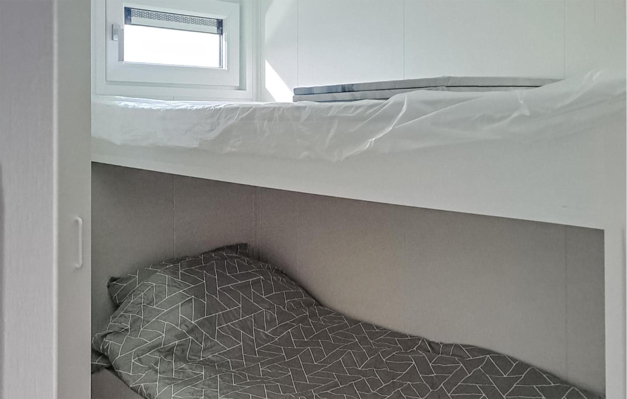 2 Bedroom Lovely Ship In Hellevoetsluis
