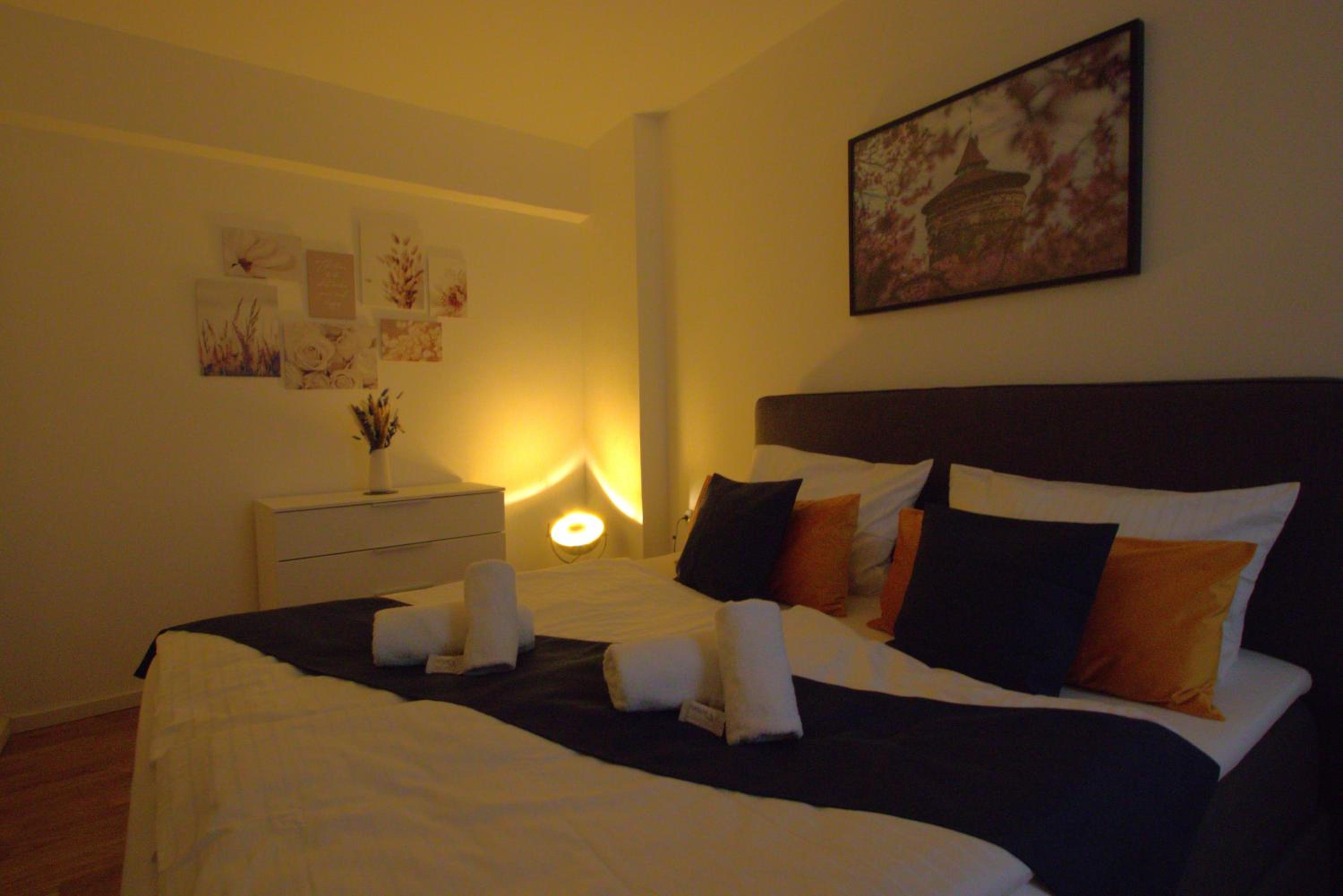 Altstadt - Exklusive 3-Zi-Wohnung für 6 Personen mit 90 qm, großer Dachterrasse, Parkplatz, WLAN
