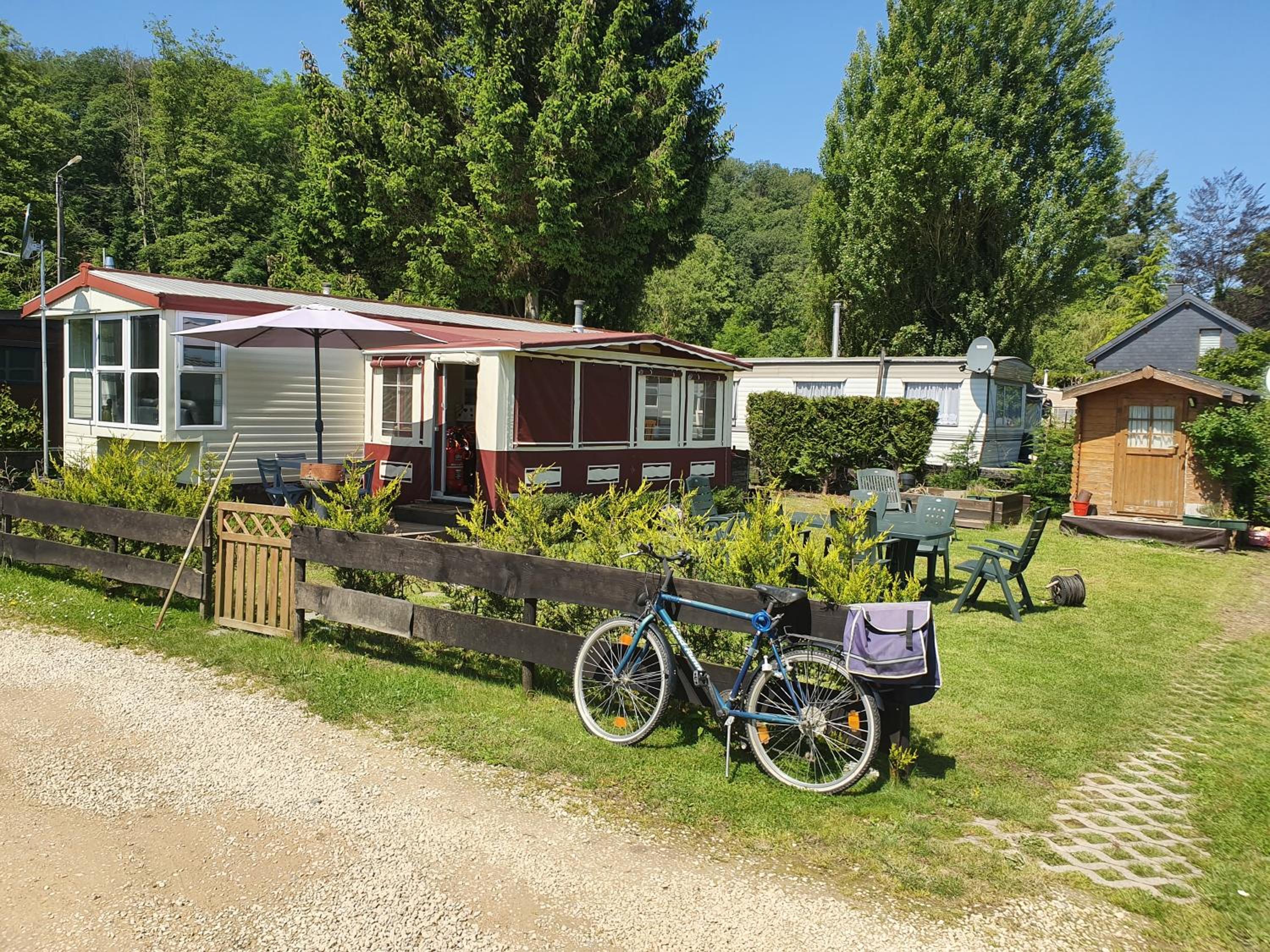 Bungalow 12mx3,60m avec grand jardin