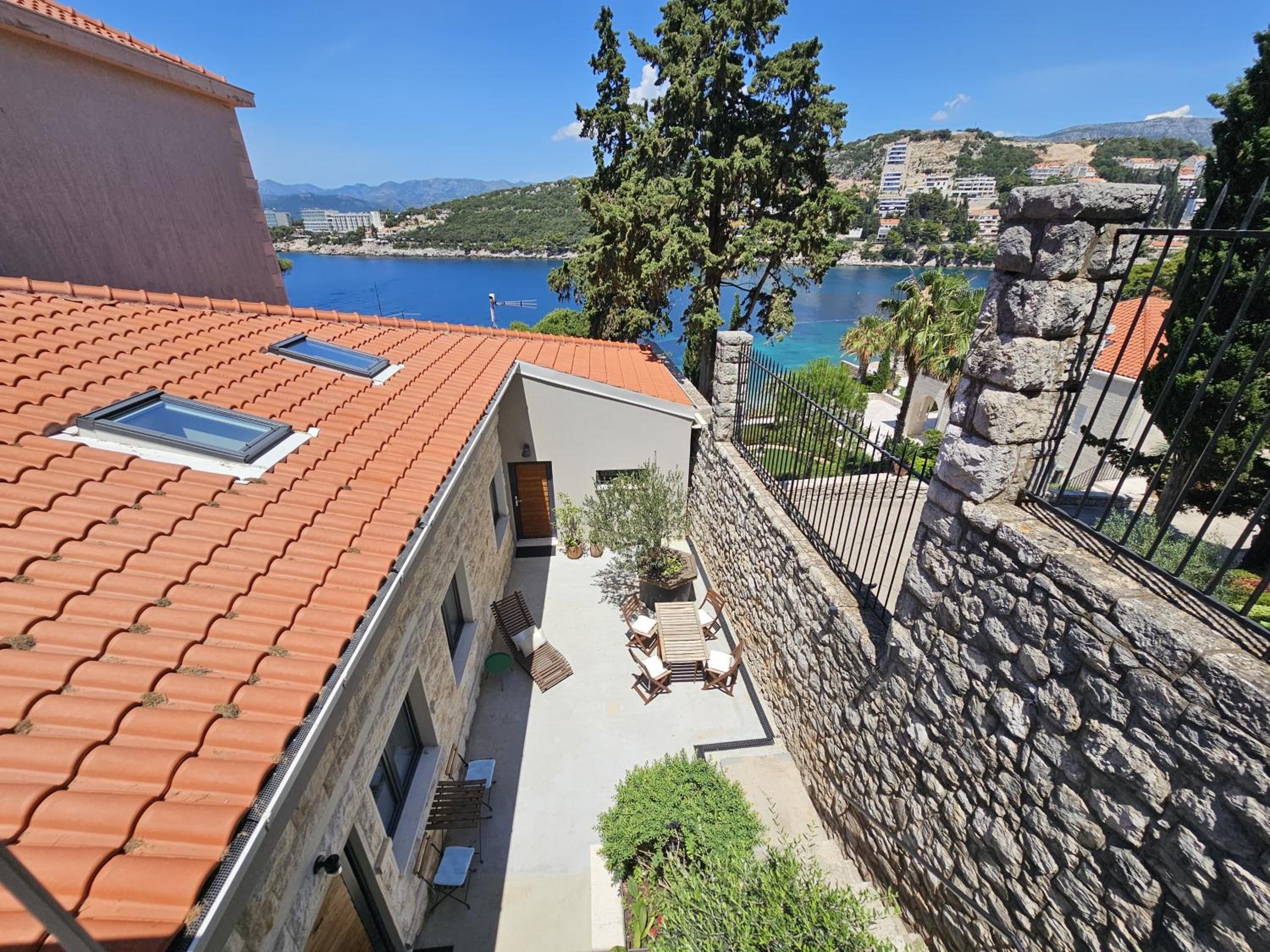 Piccola Red Studio - 50m from the beach