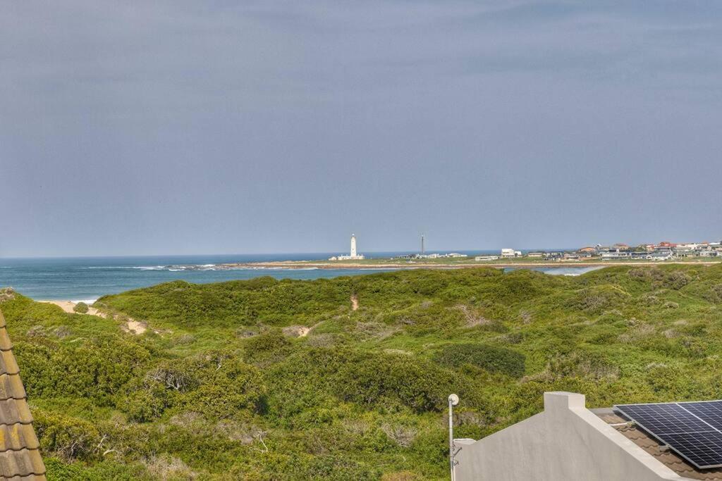Upmarket Sea View Apartment view 4