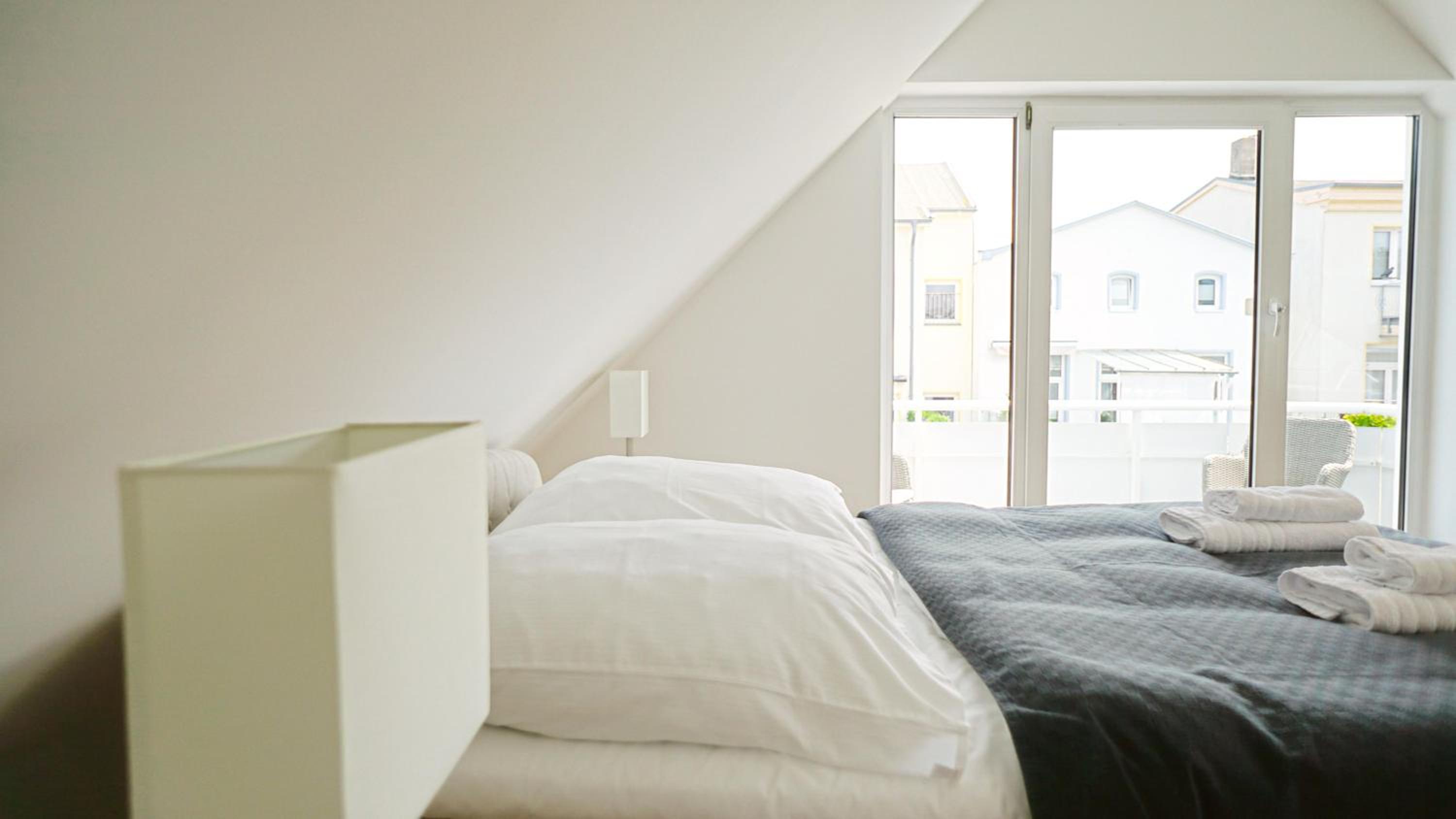 LIGHTHOUSE HOMES - moderne Ferienwohnungen mit Terrasse am Kirchenplatz