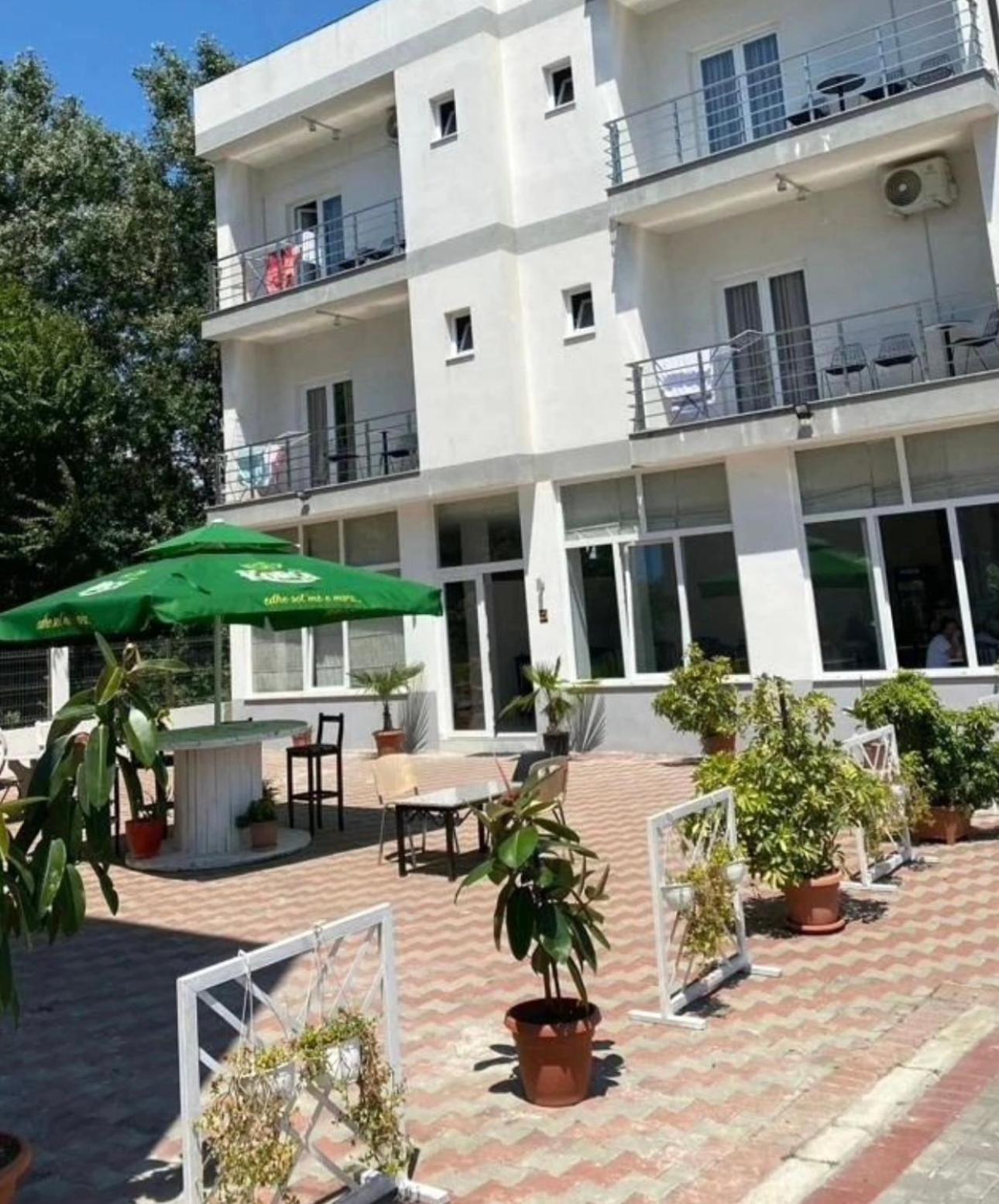 Kompleksi Tre Shqiponjat