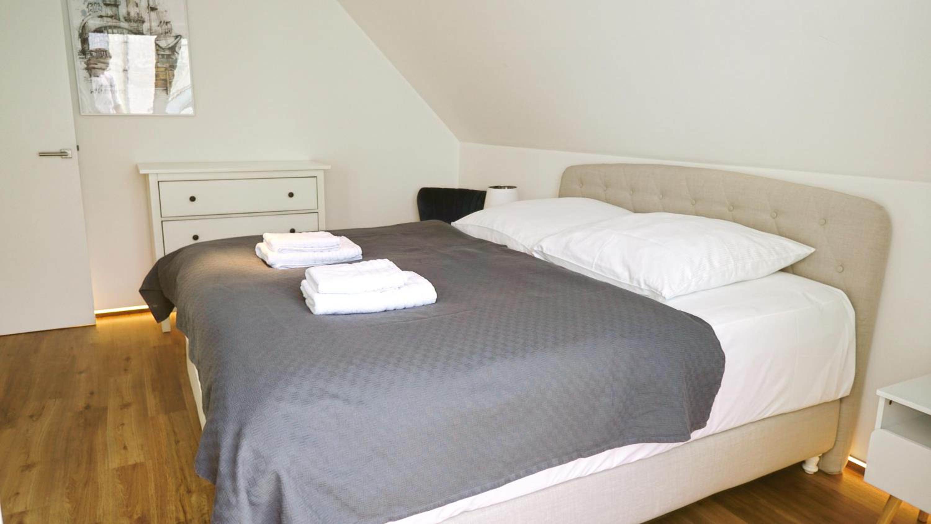 LIGHTHOUSE HOMES - moderne Ferienwohnungen mit Terrasse am Kirchenplatz
