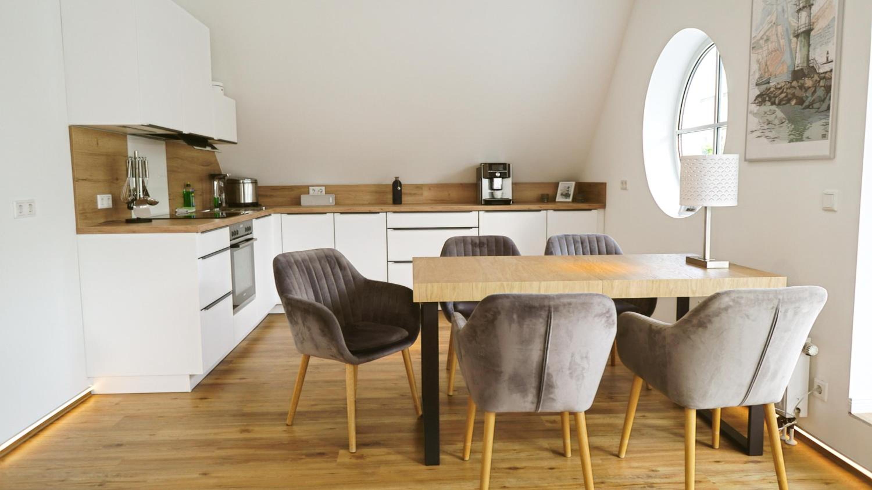 LIGHTHOUSE HOMES - moderne Ferienwohnungen mit Terrasse am Kirchenplatz