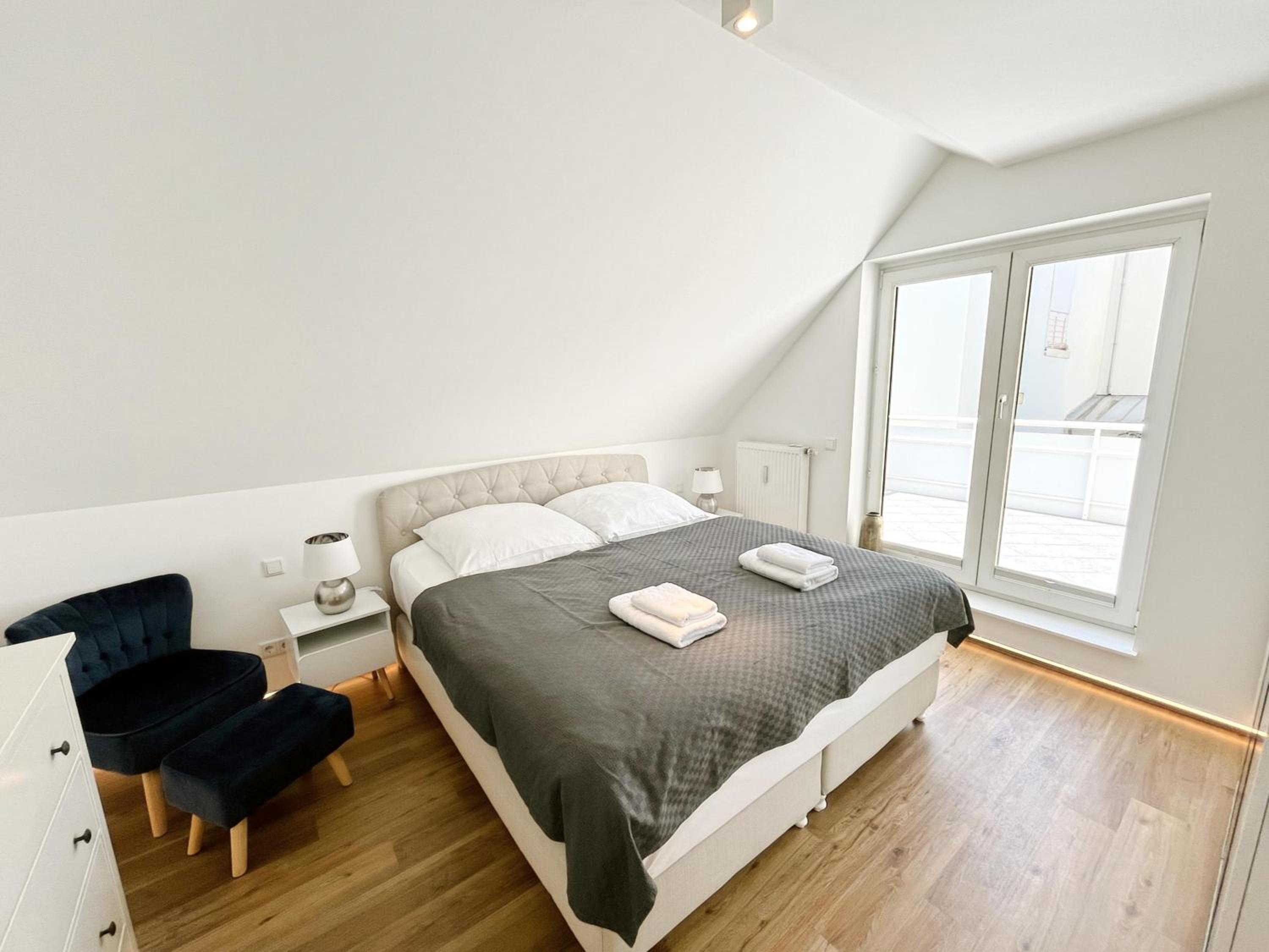 LIGHTHOUSE HOMES - moderne Ferienwohnungen mit Terrasse am Kirchenplatz