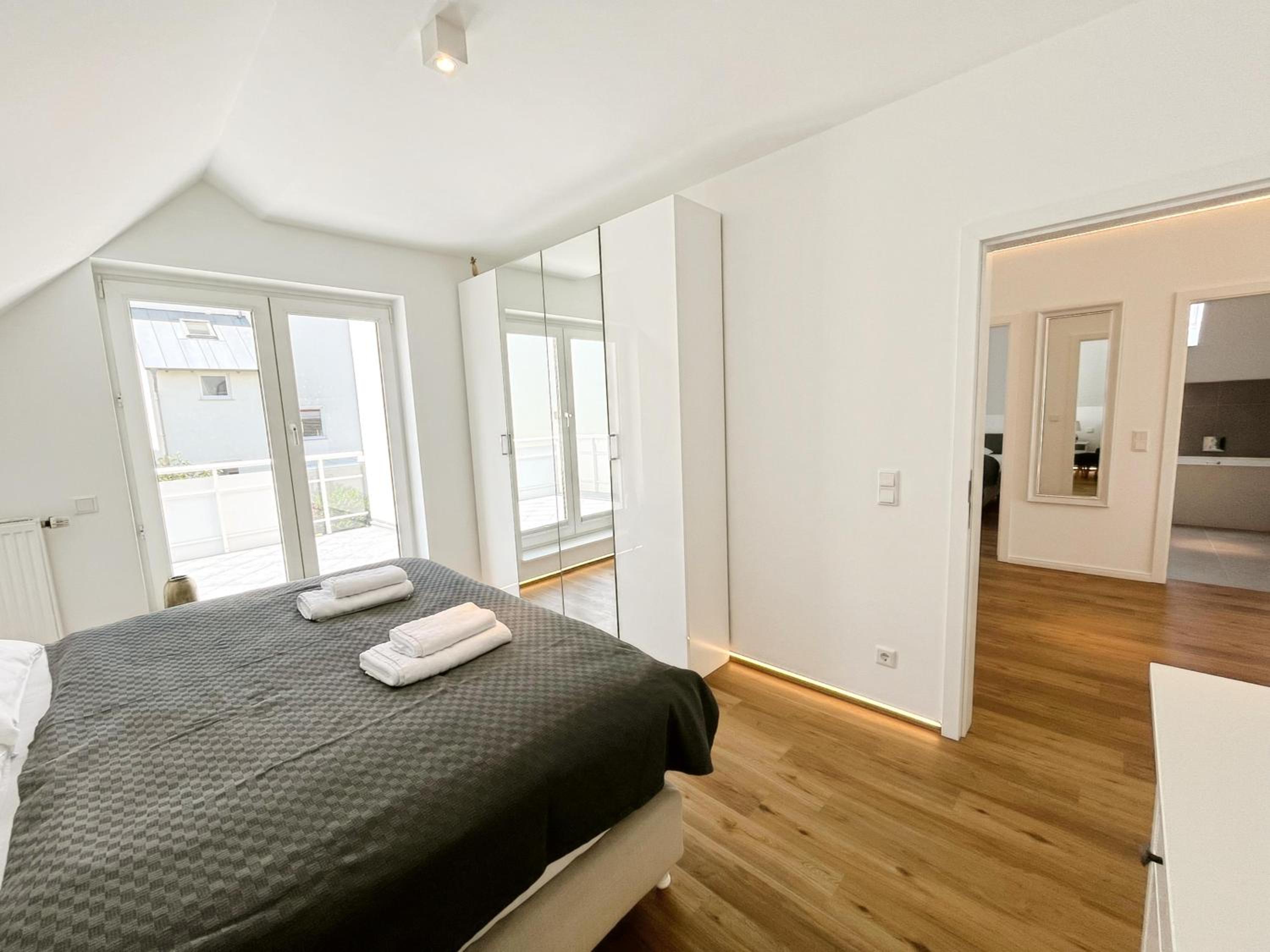 LIGHTHOUSE HOMES - moderne Ferienwohnungen mit Terrasse am Kirchenplatz