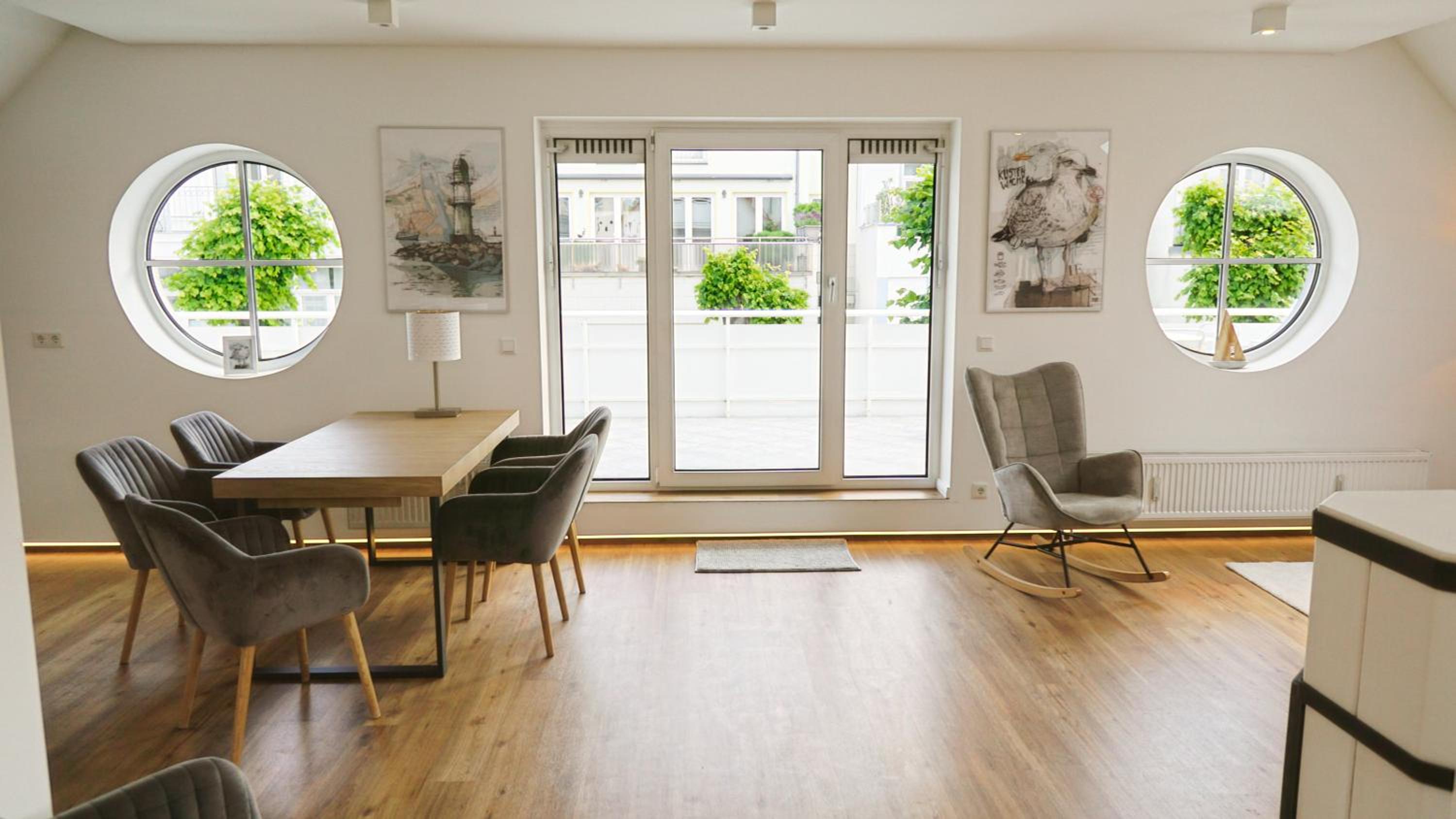 LIGHTHOUSE HOMES - moderne Ferienwohnungen mit Terrasse am Kirchenplatz