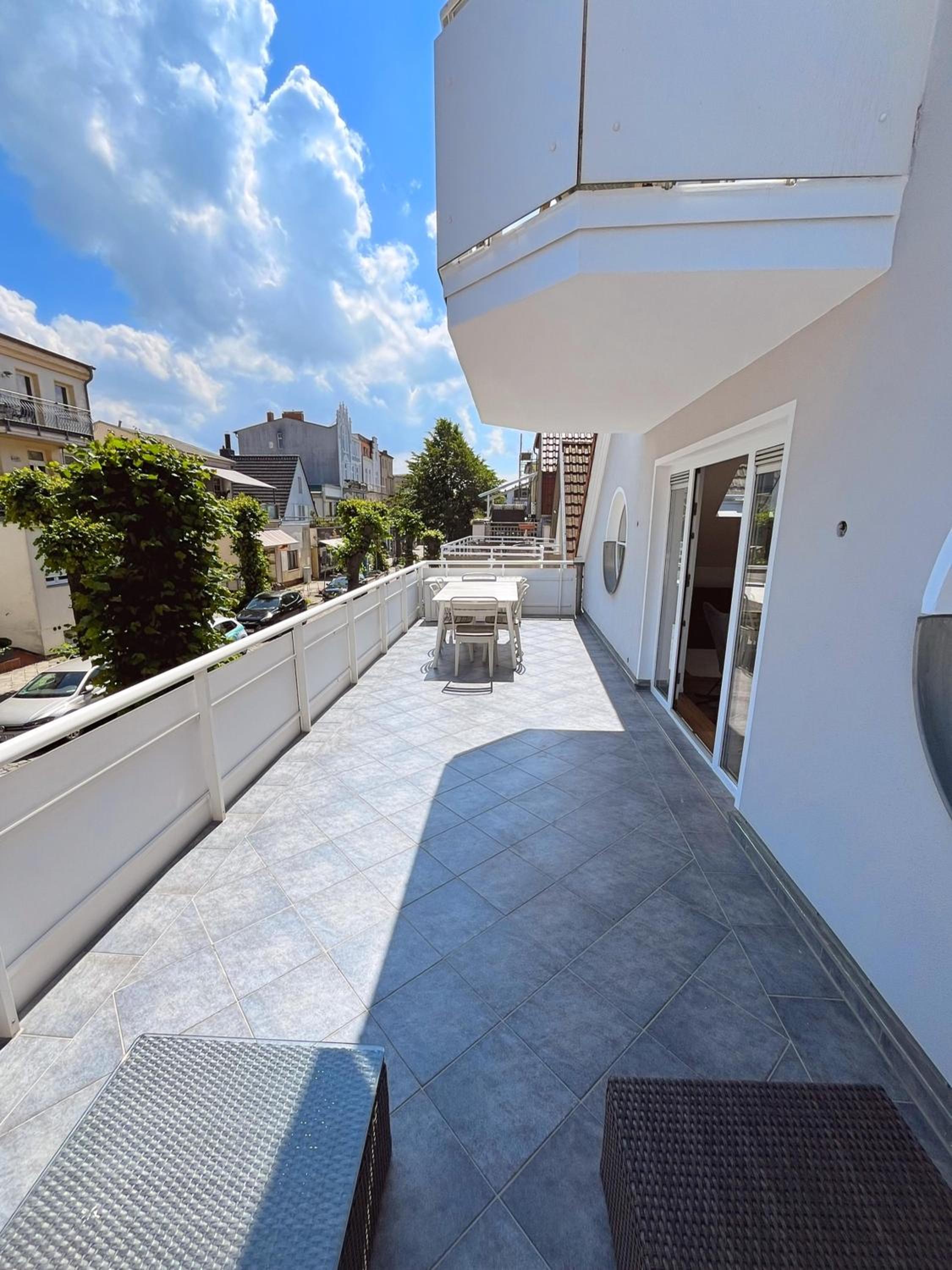 LIGHTHOUSE HOMES - moderne Ferienwohnungen mit Terrasse am Kirchenplatz