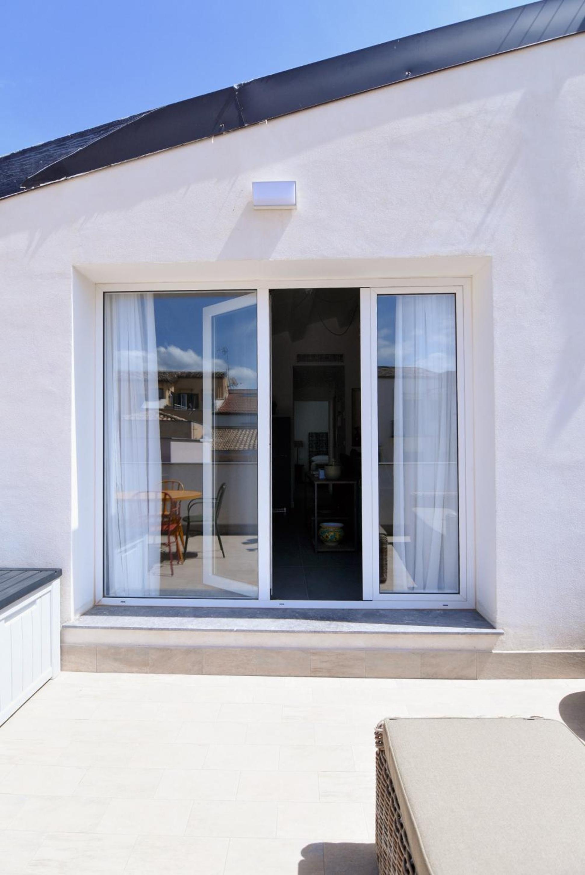 Maciuni Apartment con terrazza