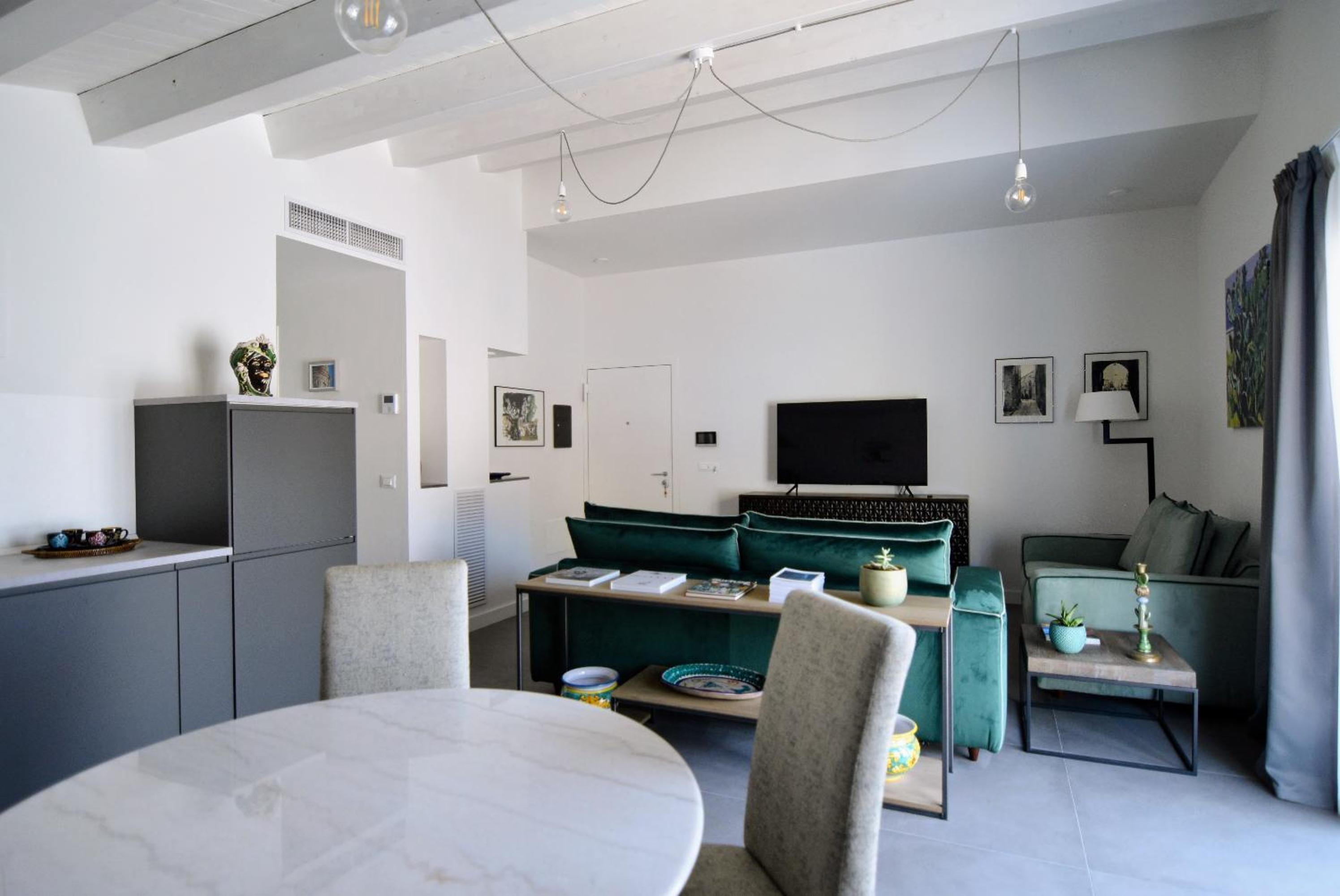 Maciuni Apartment con terrazza