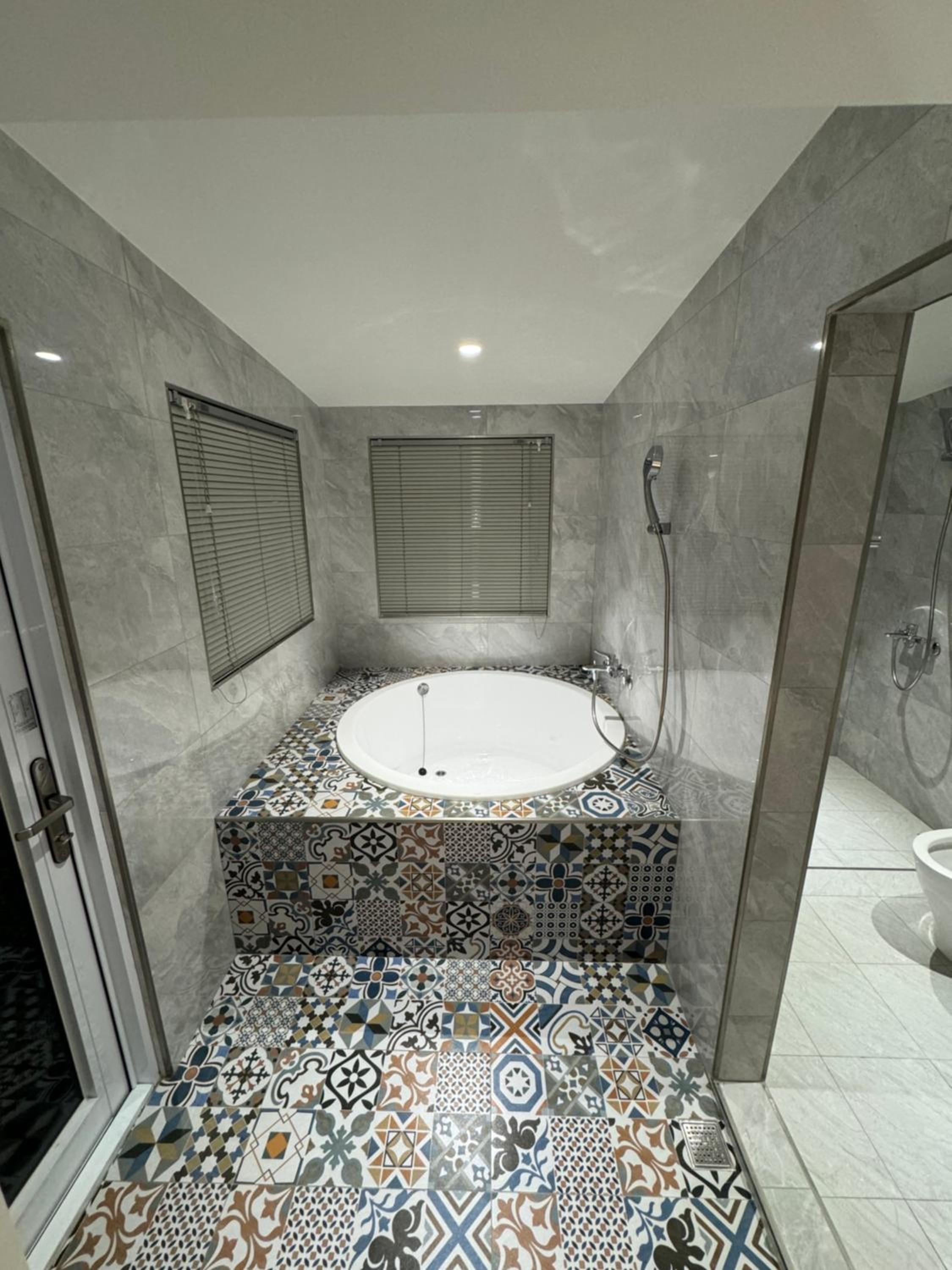 Photo 8