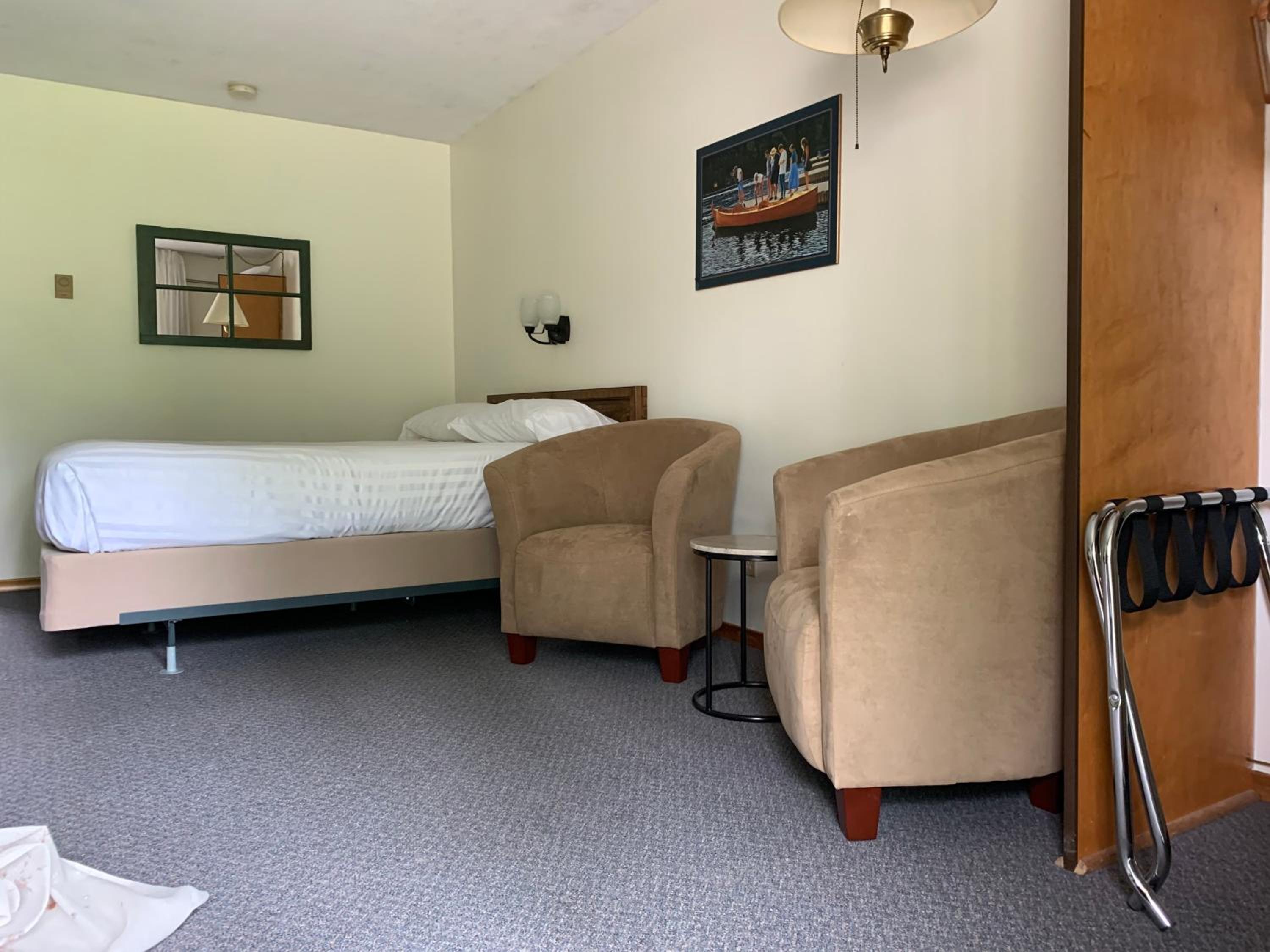 Colonial Bay Motel and Cottages