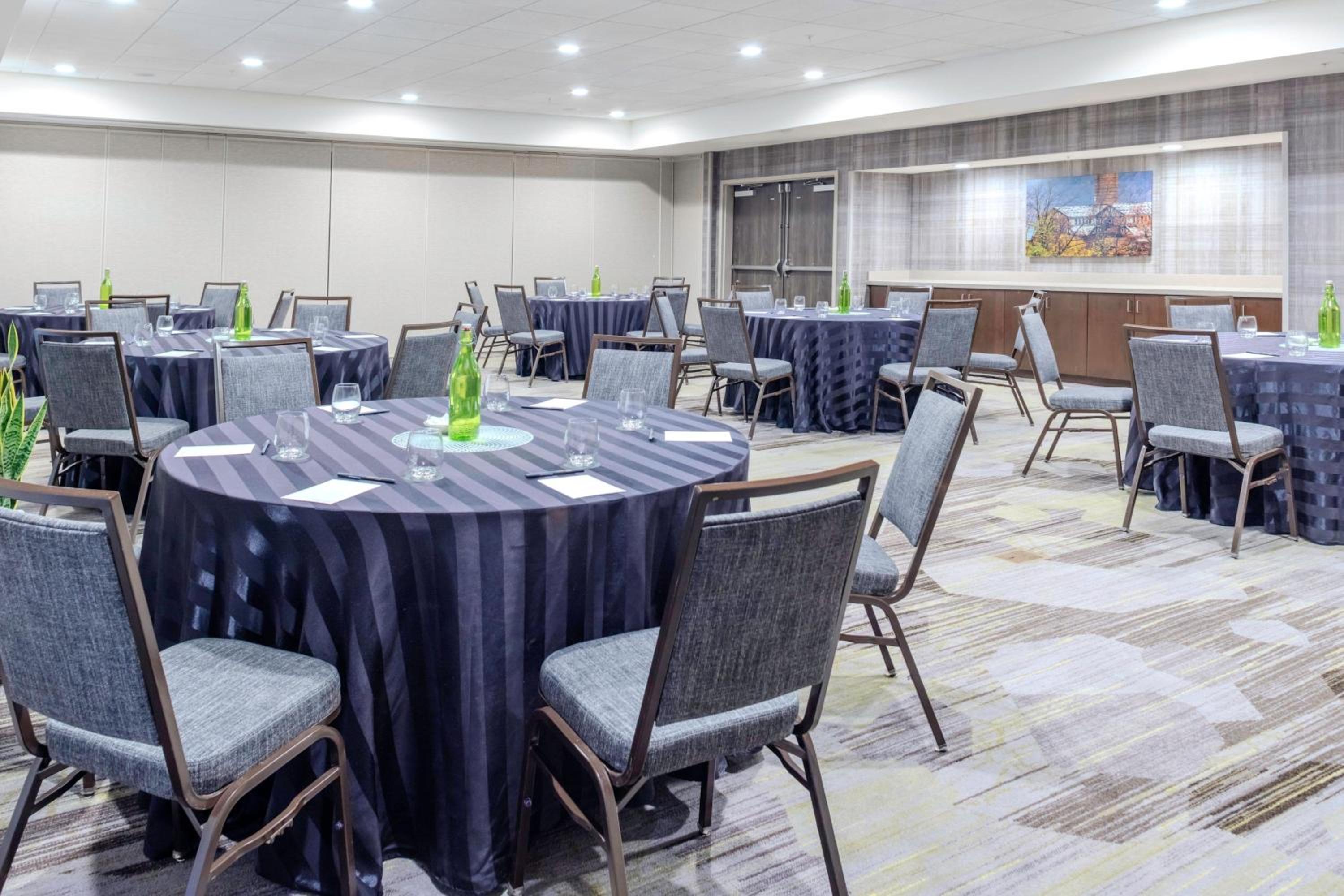 Courtyard by Marriott Yonkers Westchester County - Property Image 2