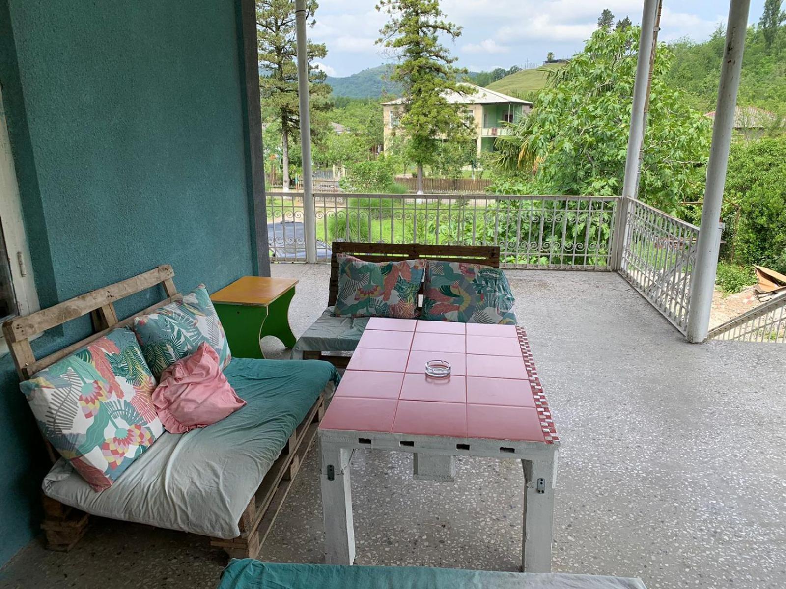 hotel pillows en Martvili — balance & terrace