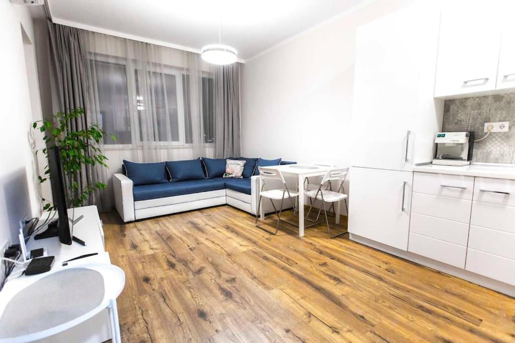 HOT Main Square Newly Built Modern Apartment