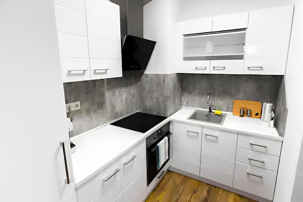 HOT Main Square Newly Built Modern Apartment