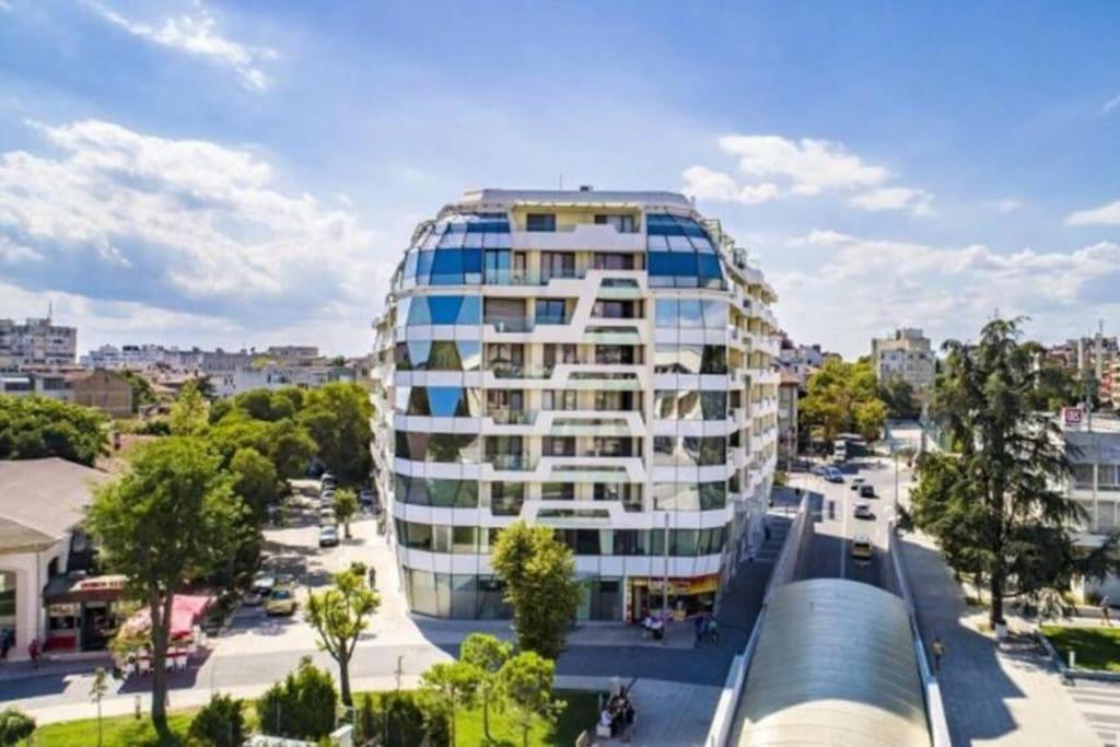 HOT Main Square Newly Built Modern Apartment