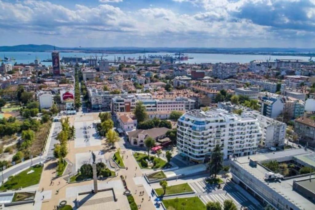 HOT Main Square Newly Built Modern Apartment
